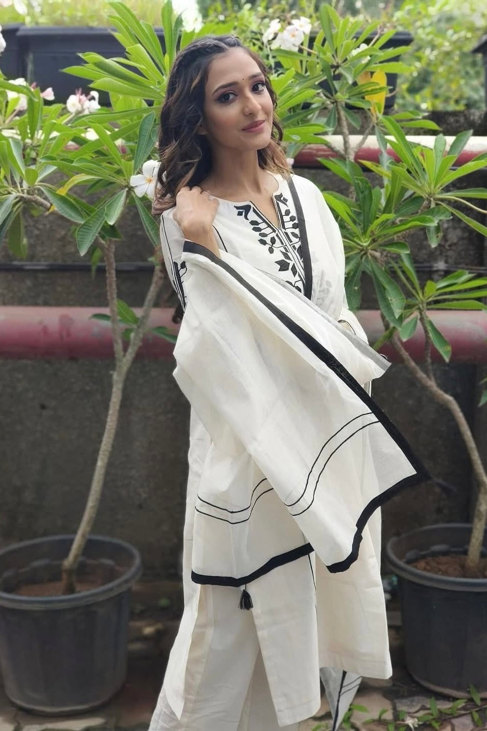 Monochrome Chanderi Appliqué Suit Set
