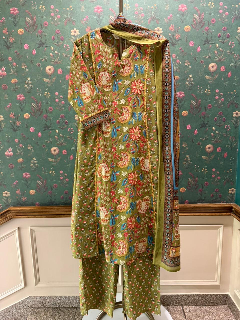 Olive Garden Floral Printed A-Line Suit Set | HER-713