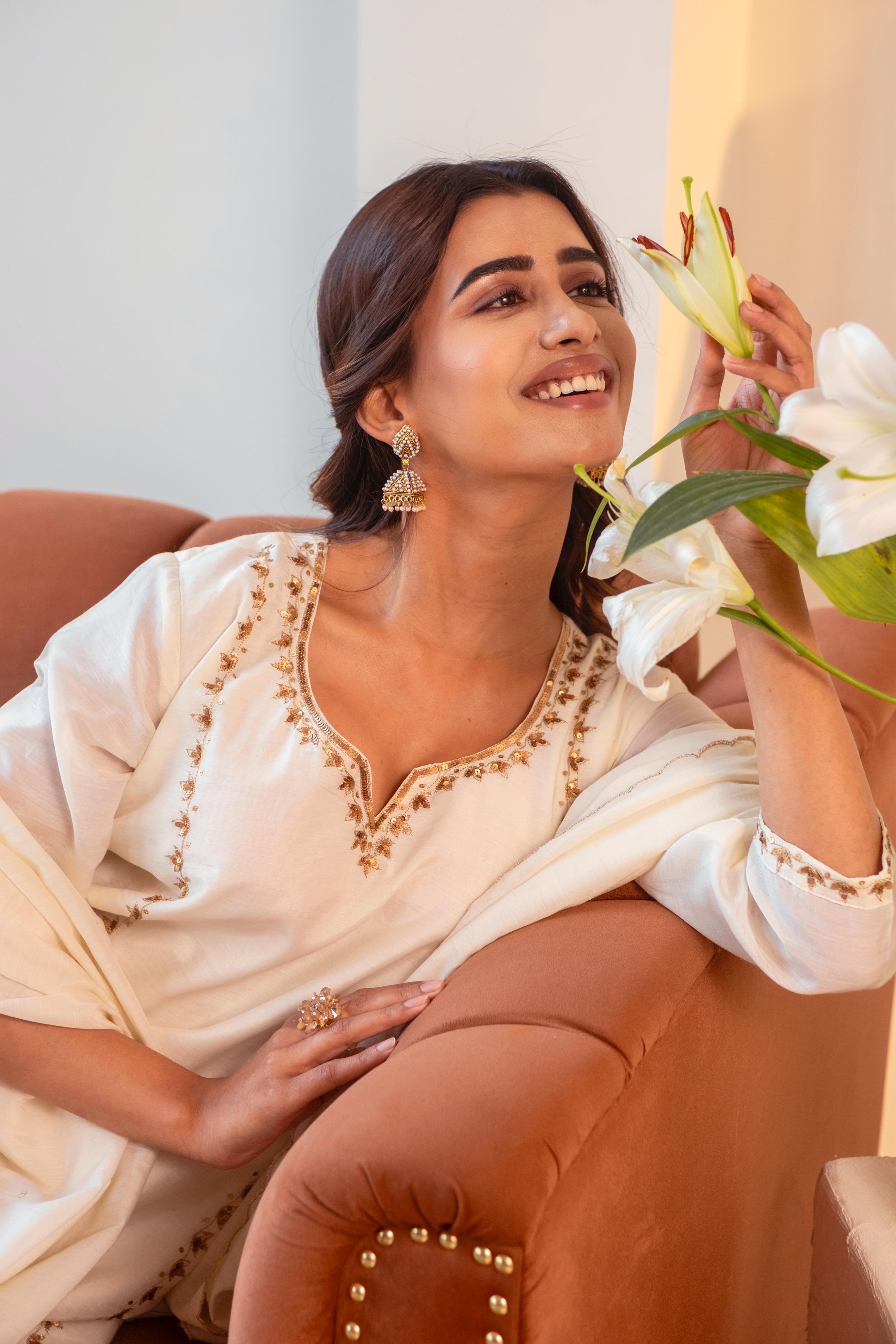 Khwabida Ivory Mul Chanderi Suit Set | HER-542