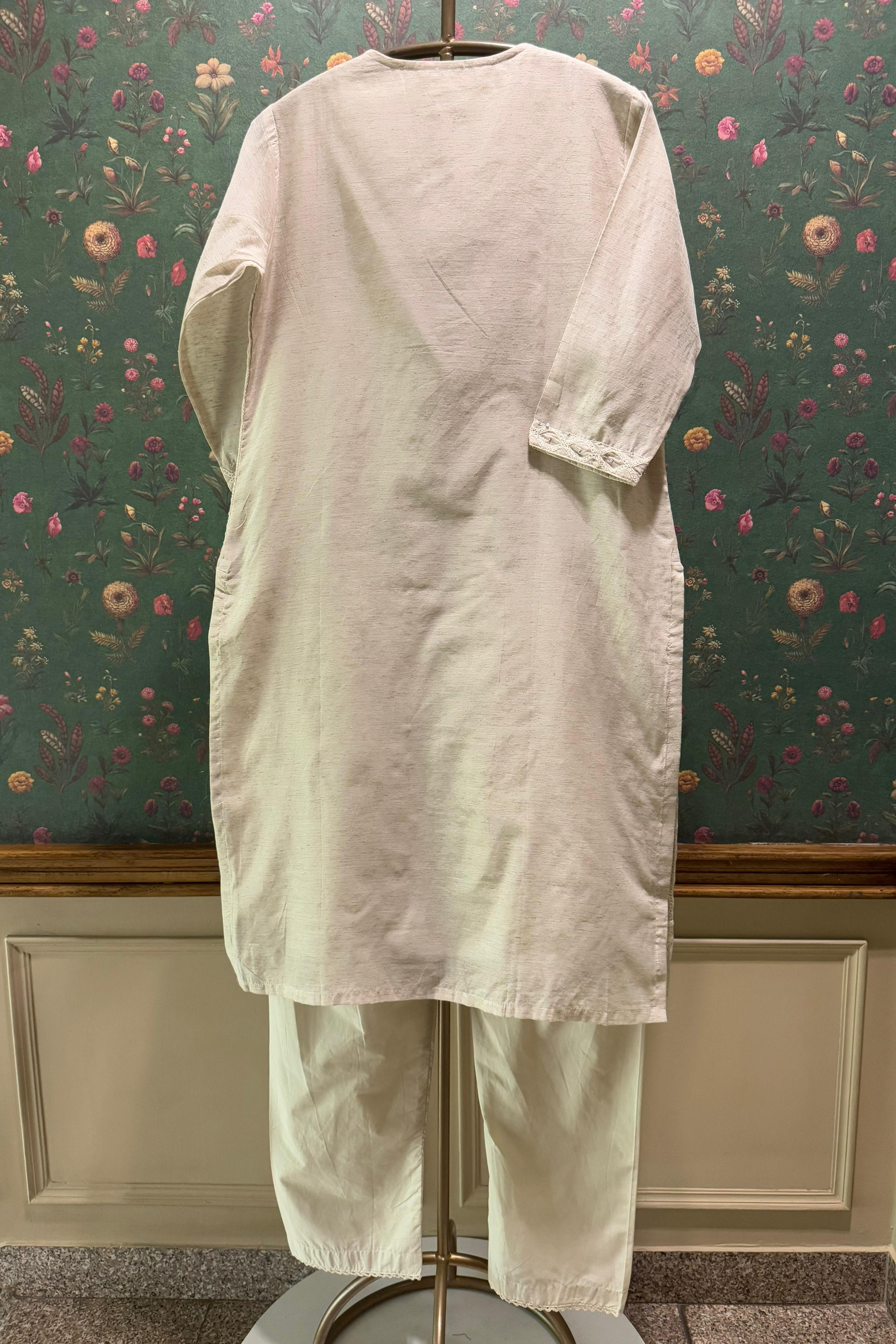 Off-White Straight Fit Kurta/Co-ord Set