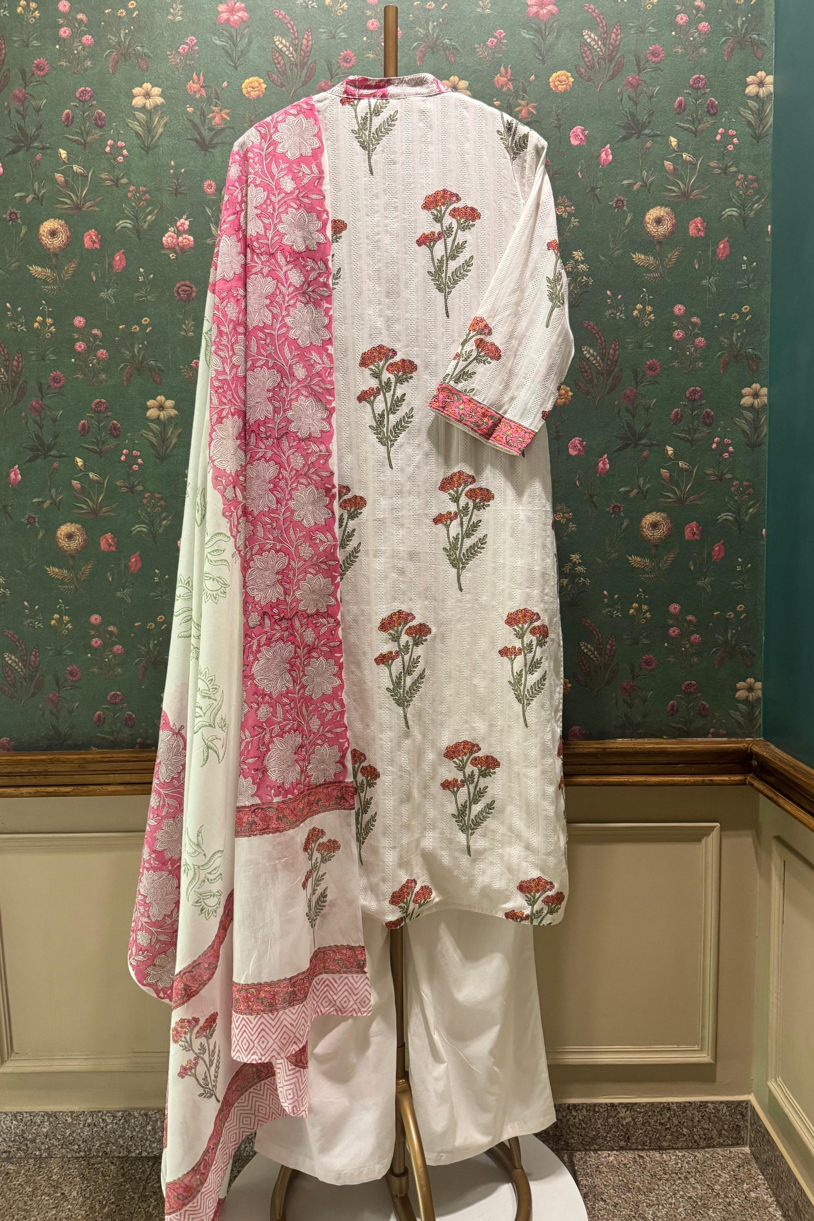 Gulmohar Bloom Cotton Suit Set | HER-568