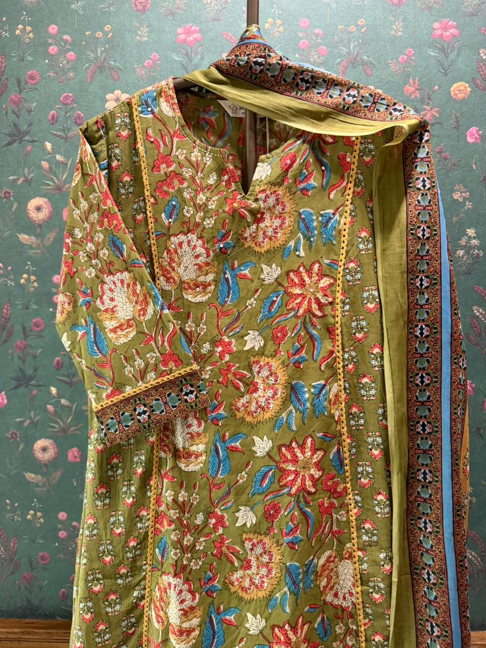 Olive Garden Floral Printed A-Line Suit Set | HER-713