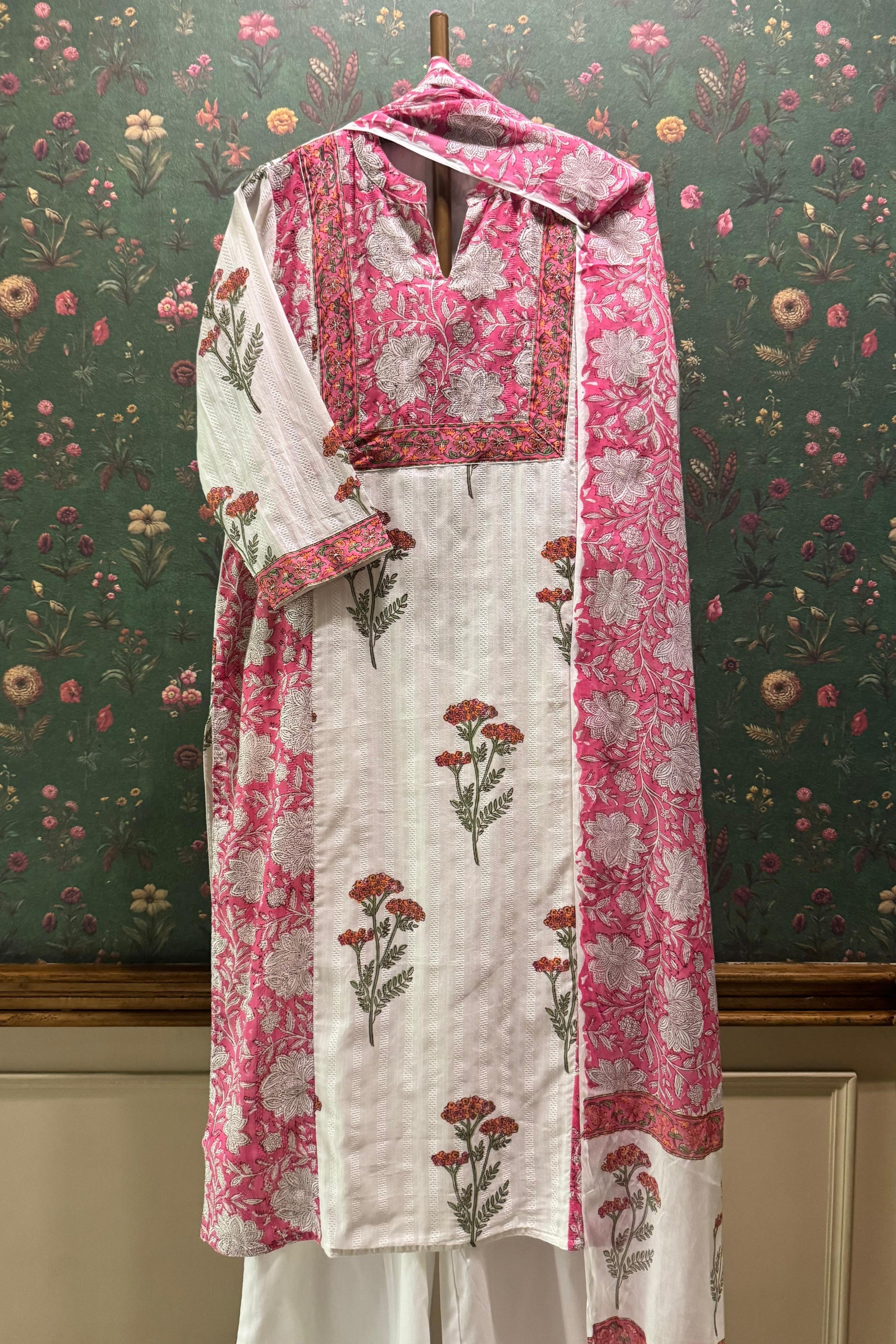 Gulmohar Bloom Cotton Suit Set | HER-568