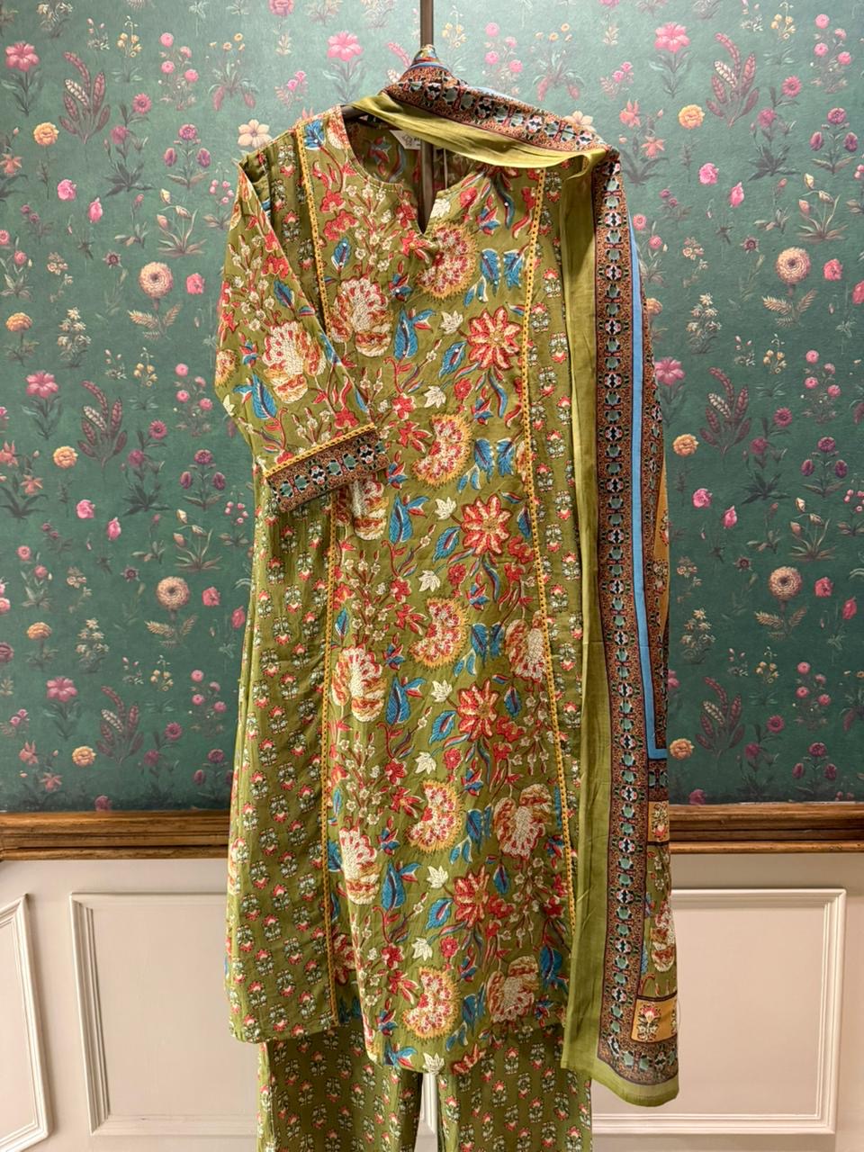 Olive Garden Floral Printed A-Line Suit Set | HER-713