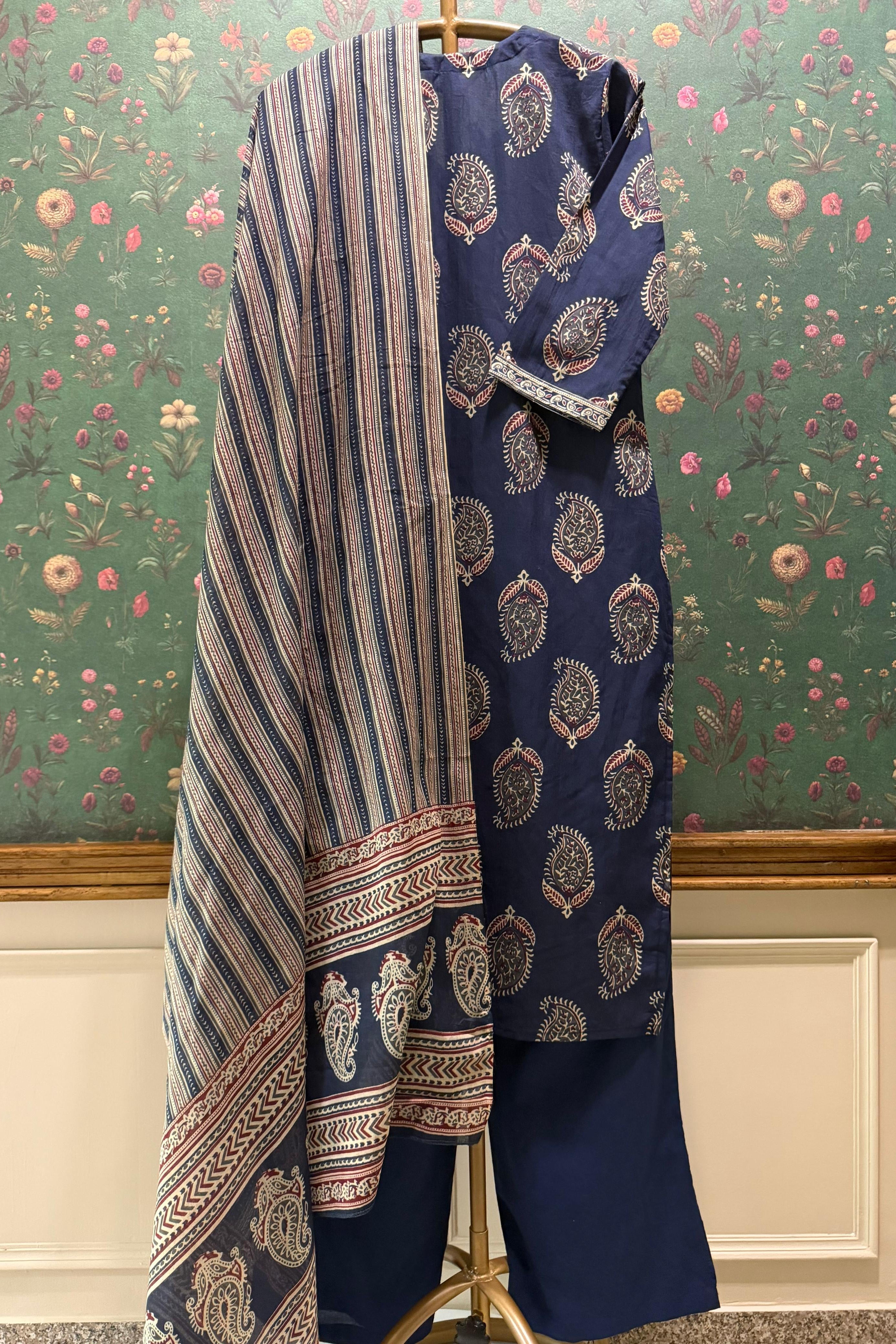 Noor Paisley Indigo Suit Set | HER-679