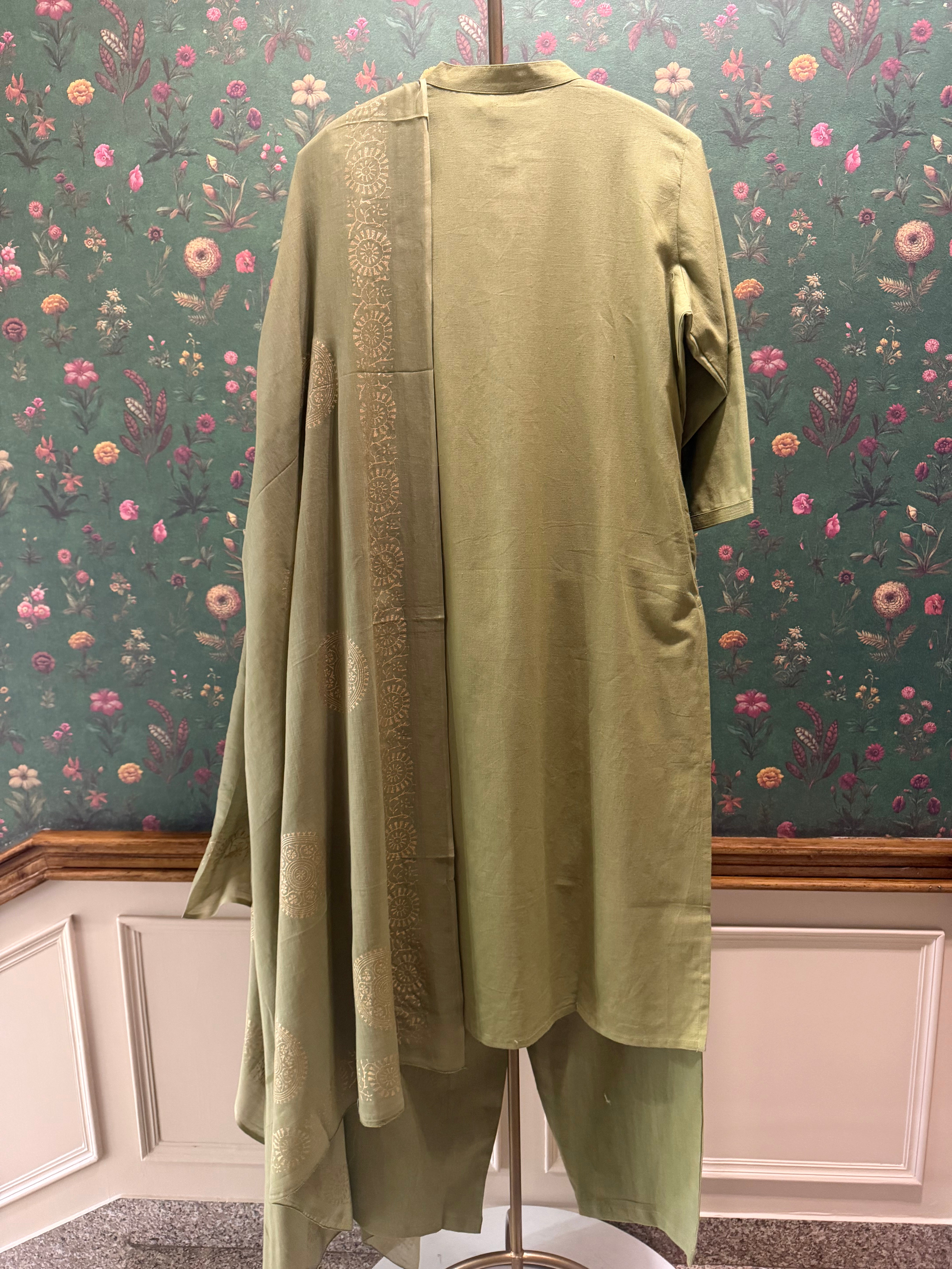 Olive Green Minimal Suit Set | HER-704