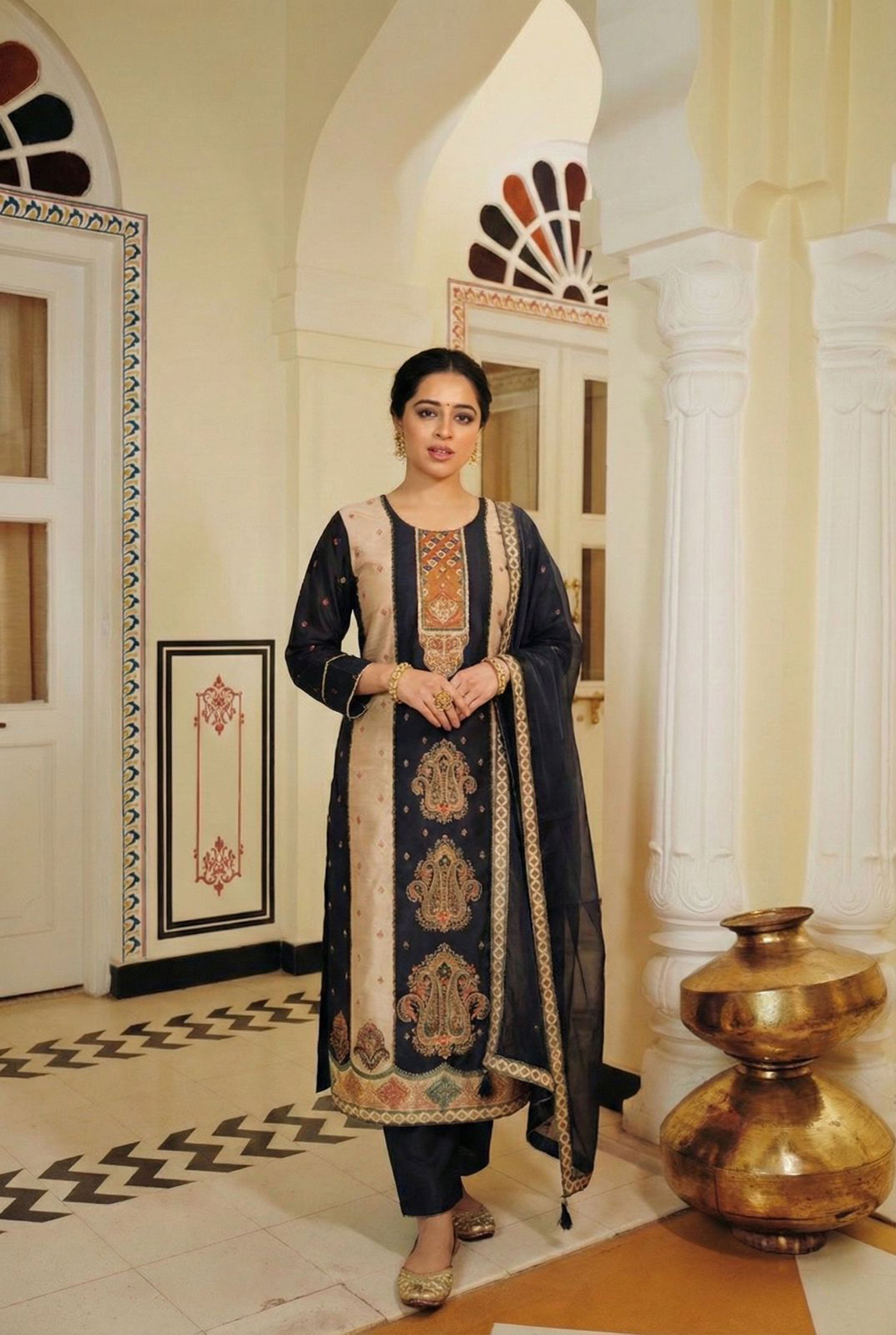 Jacquard Embroidered Suit Set - Black | HER-466