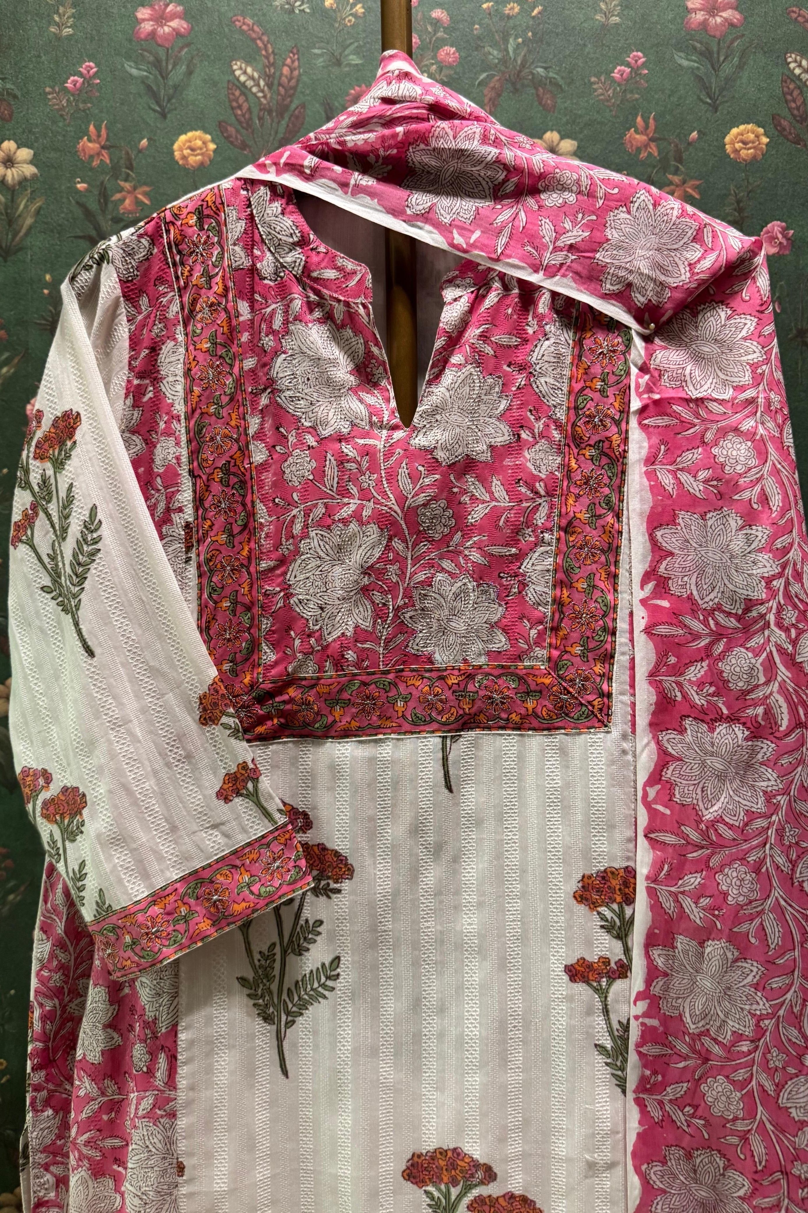 Gulmohar Bloom Cotton Suit Set | HER-568