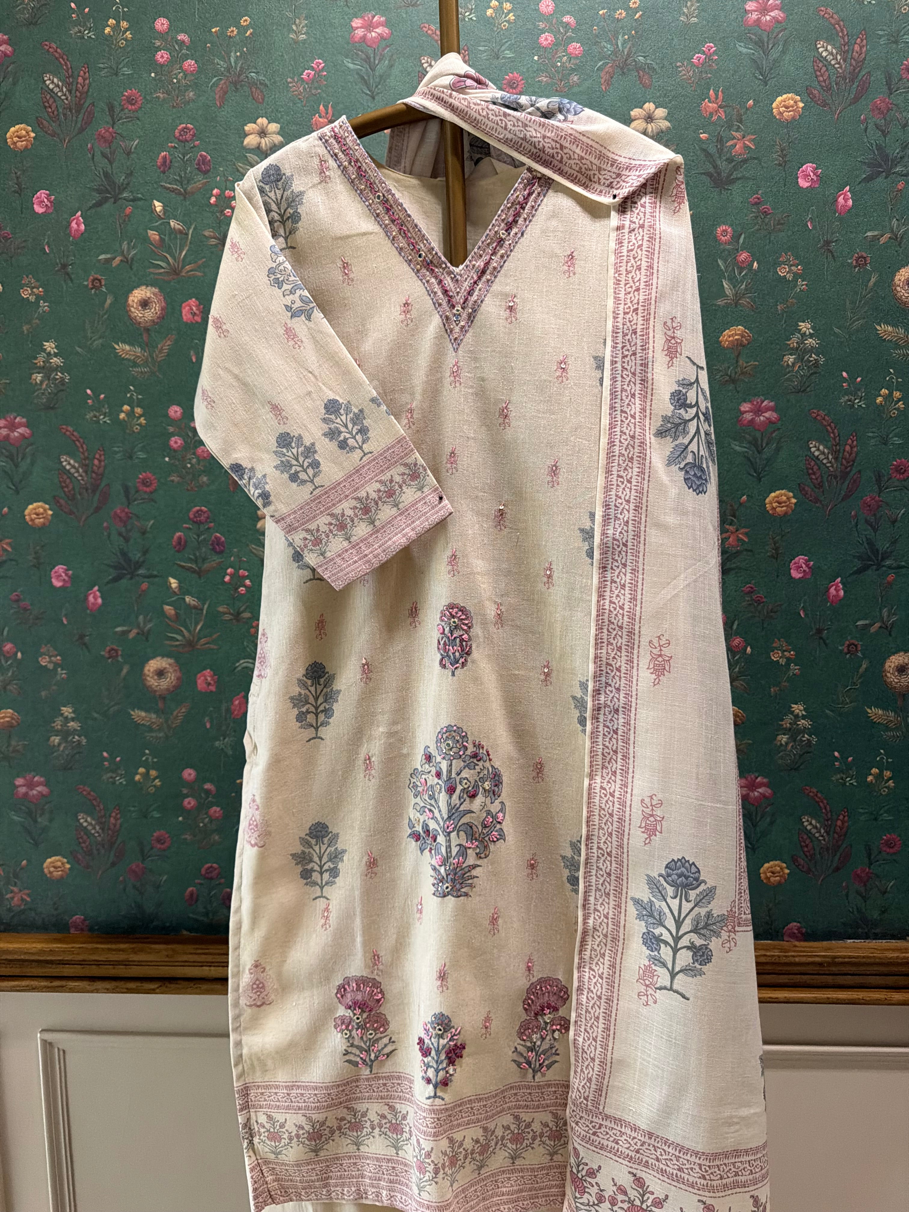 Ivory Vintage Floral Cotton Suit Set | HER-669