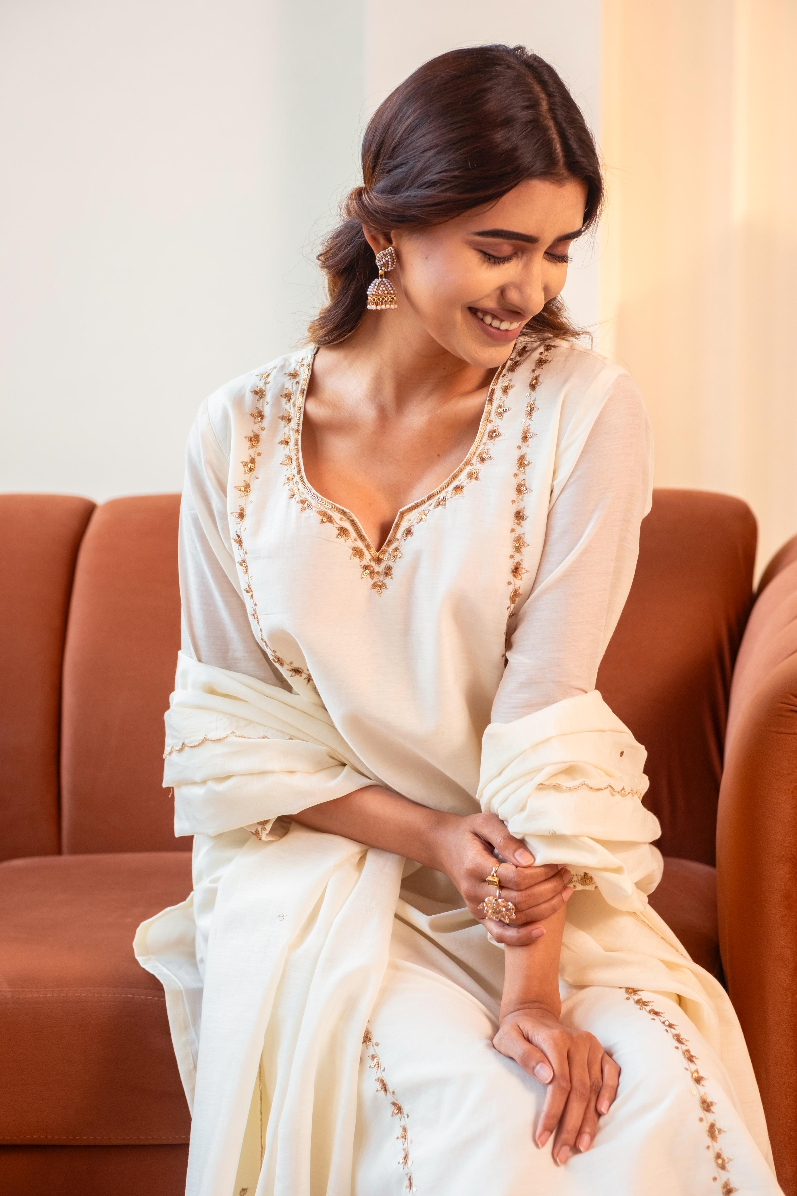 Khwabida Ivory Mul Chanderi Suit Set | HER-542