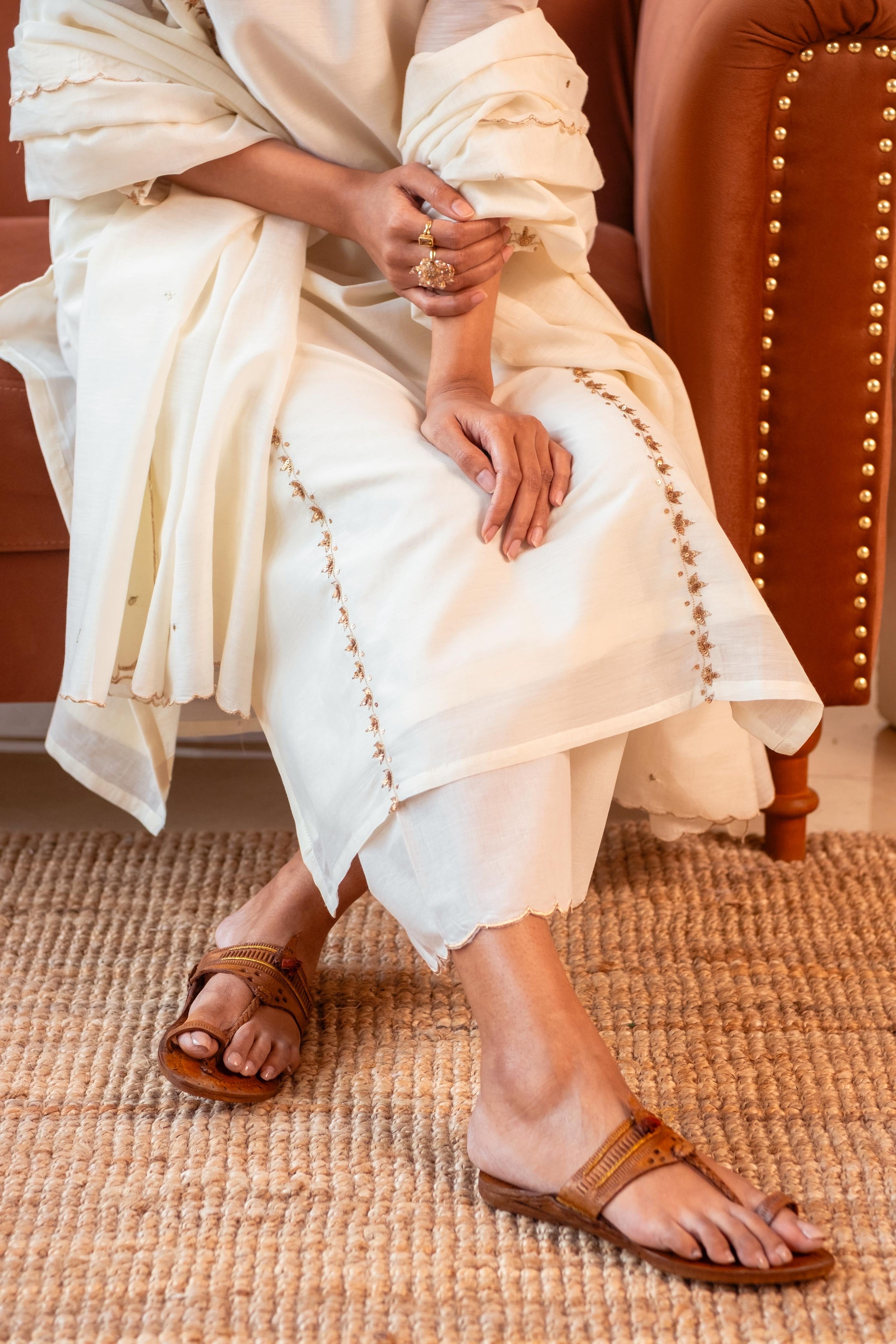 Khwabida Ivory Mul Chanderi Suit Set | HER-542