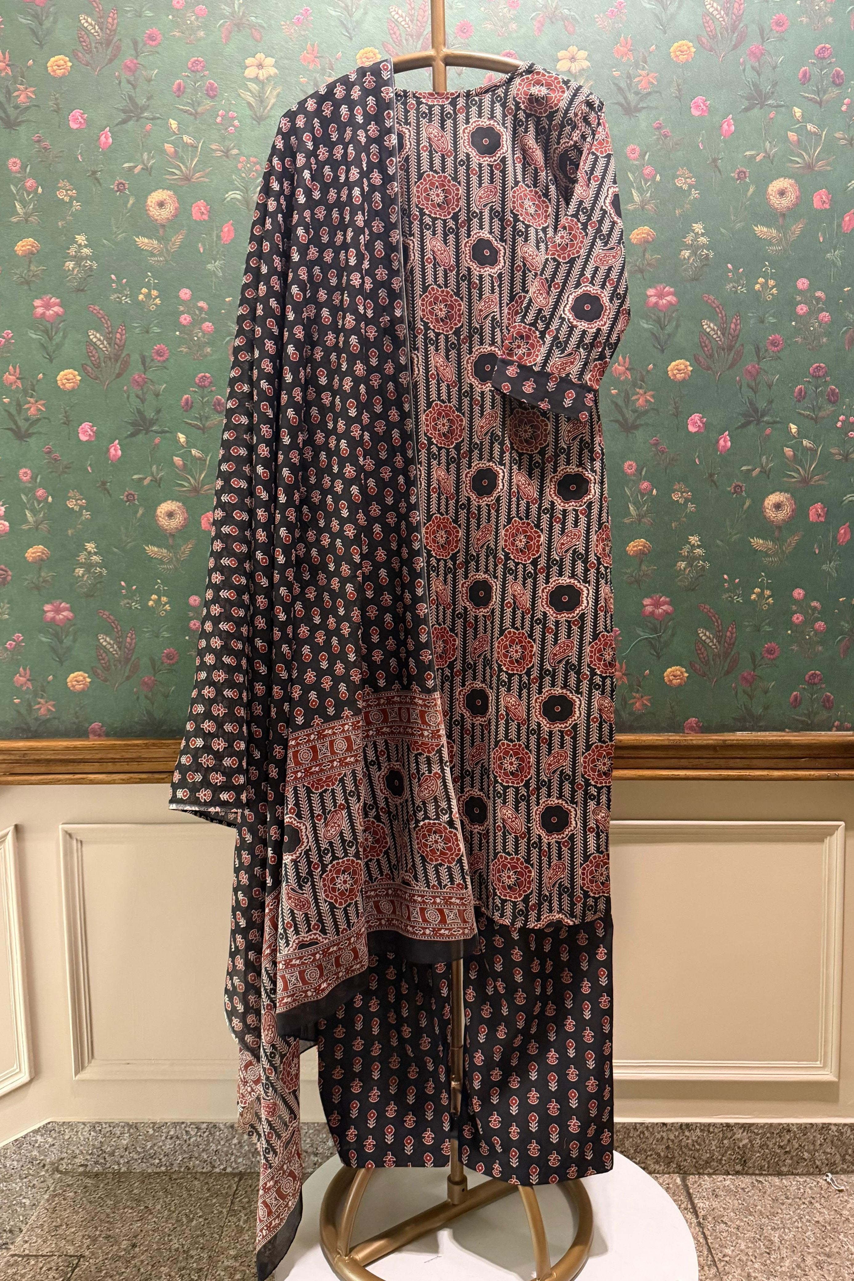 Zaira Ajrakh Printed Suit Set | HER-674