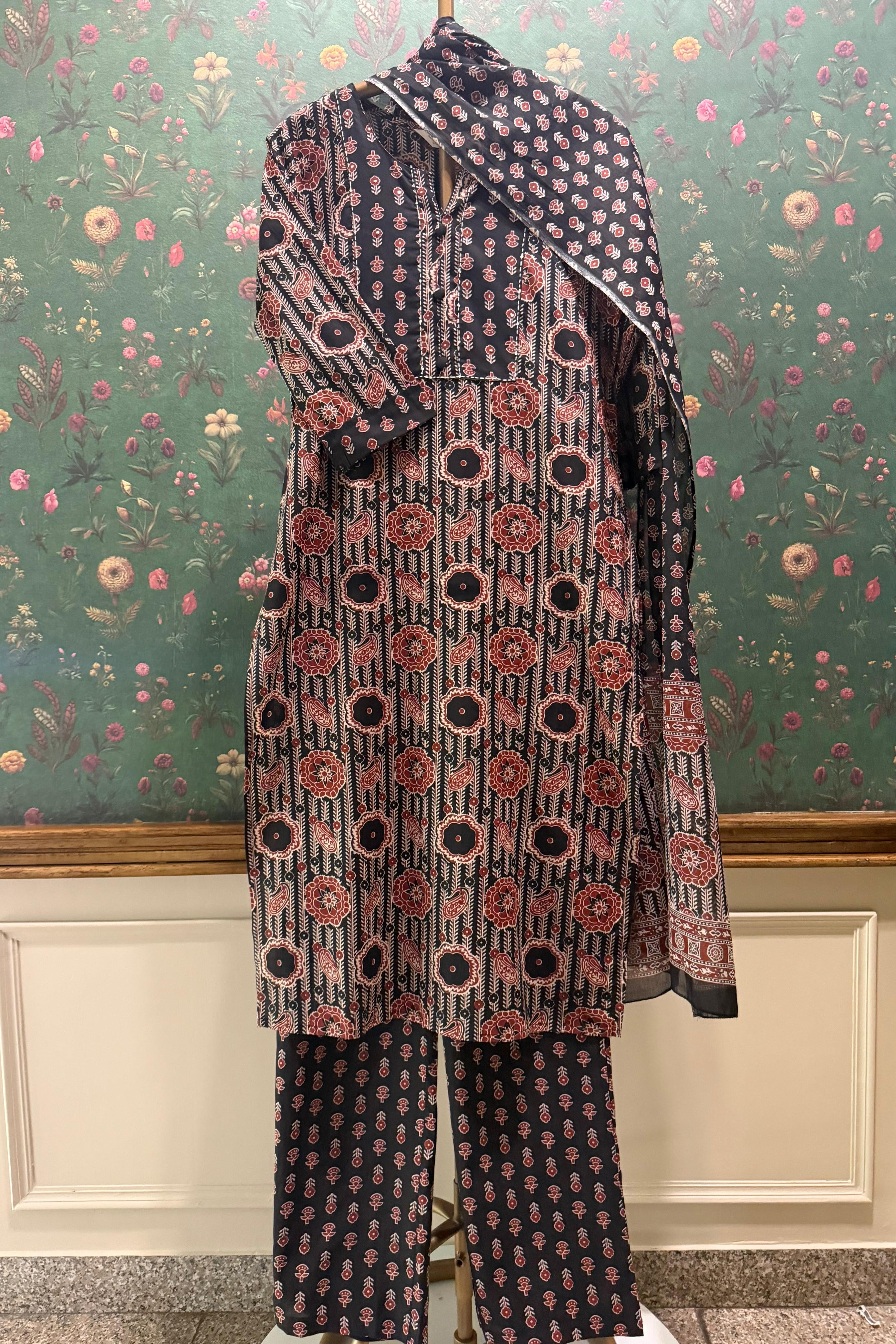Zaira Ajrakh Printed Suit Set | HER-674