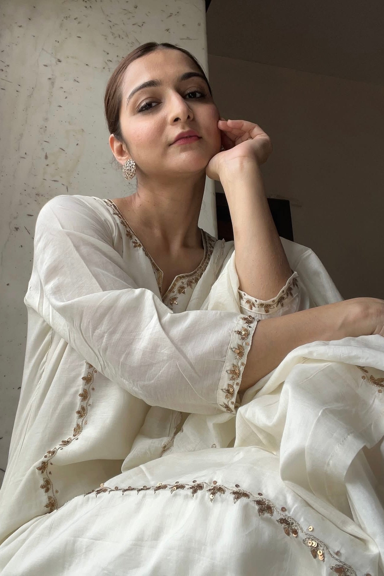 Khwabida Ivory Mul Chanderi Suit Set | HER-542