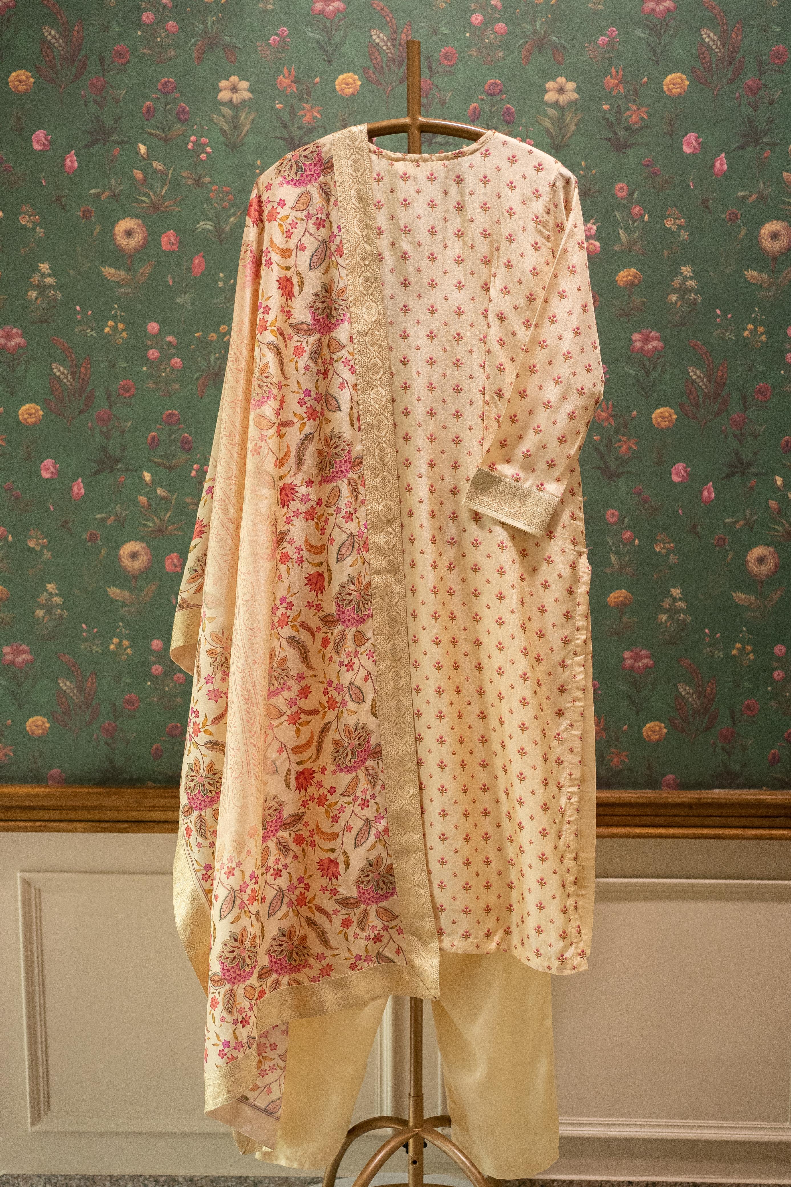 Kanika Off-White Banarasi Suit Set | HER-557 CREAM