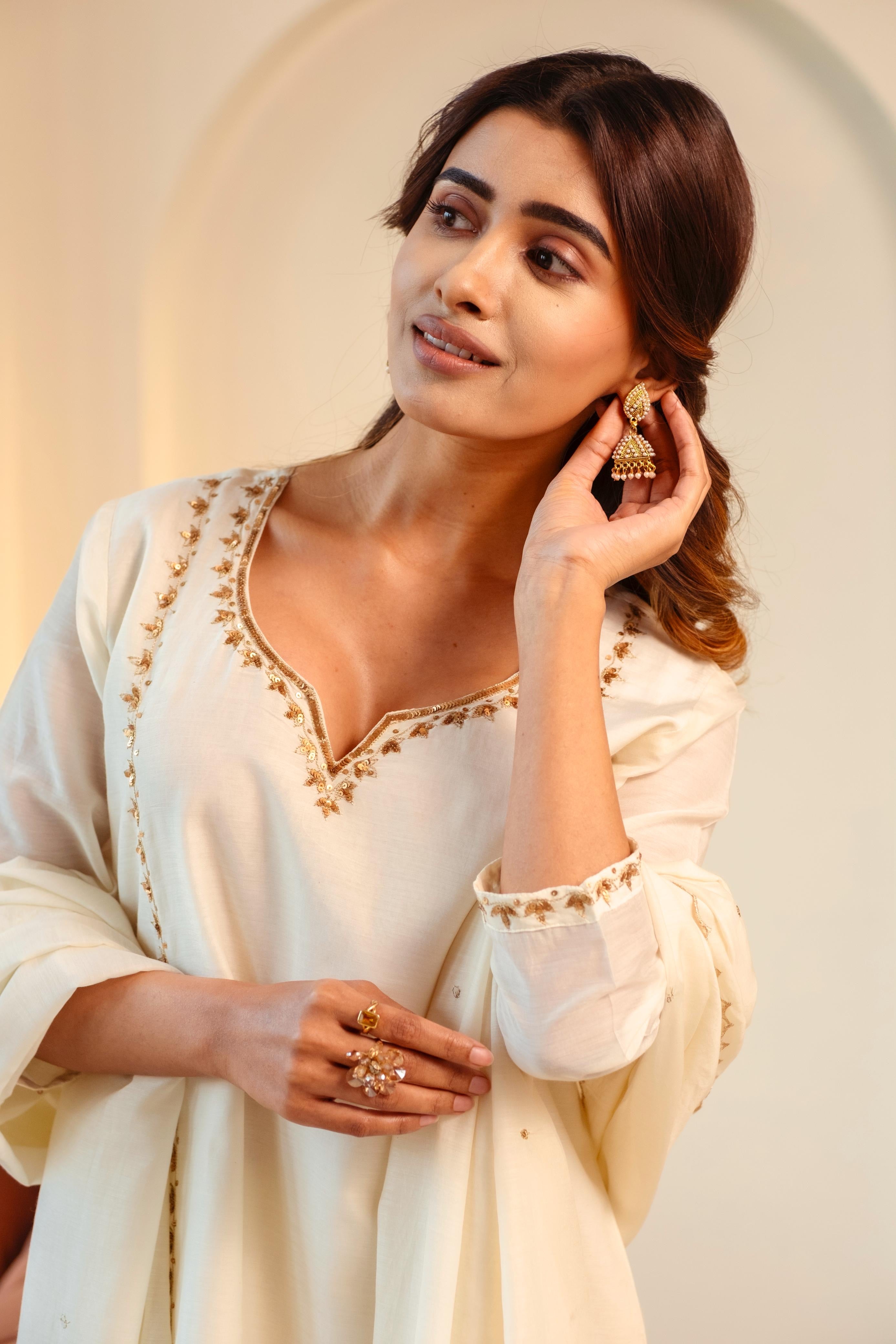 Khwabida Ivory Mul Chanderi Suit Set | HER-542