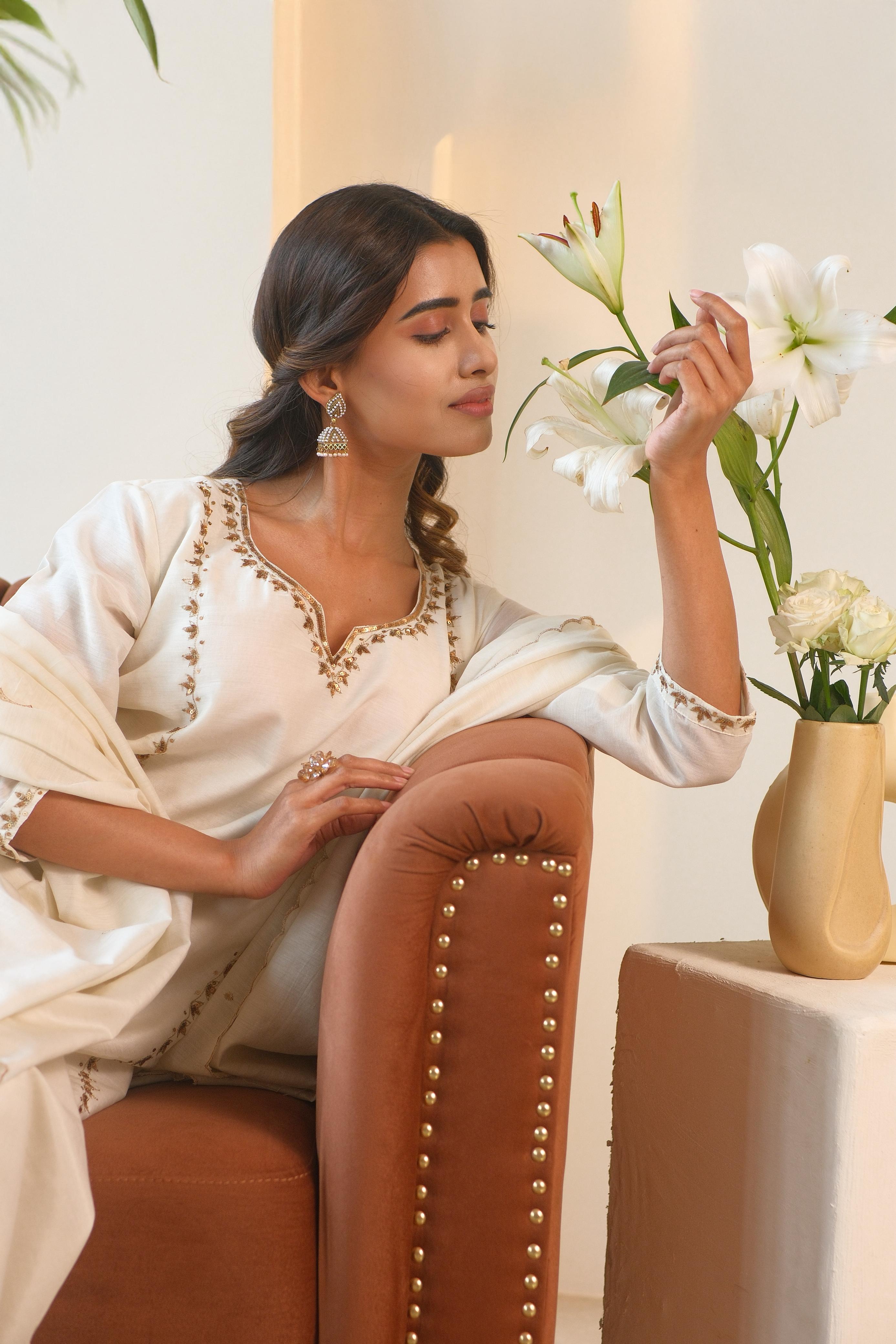 Khwabida Ivory Mul Chanderi Suit Set | HER-542