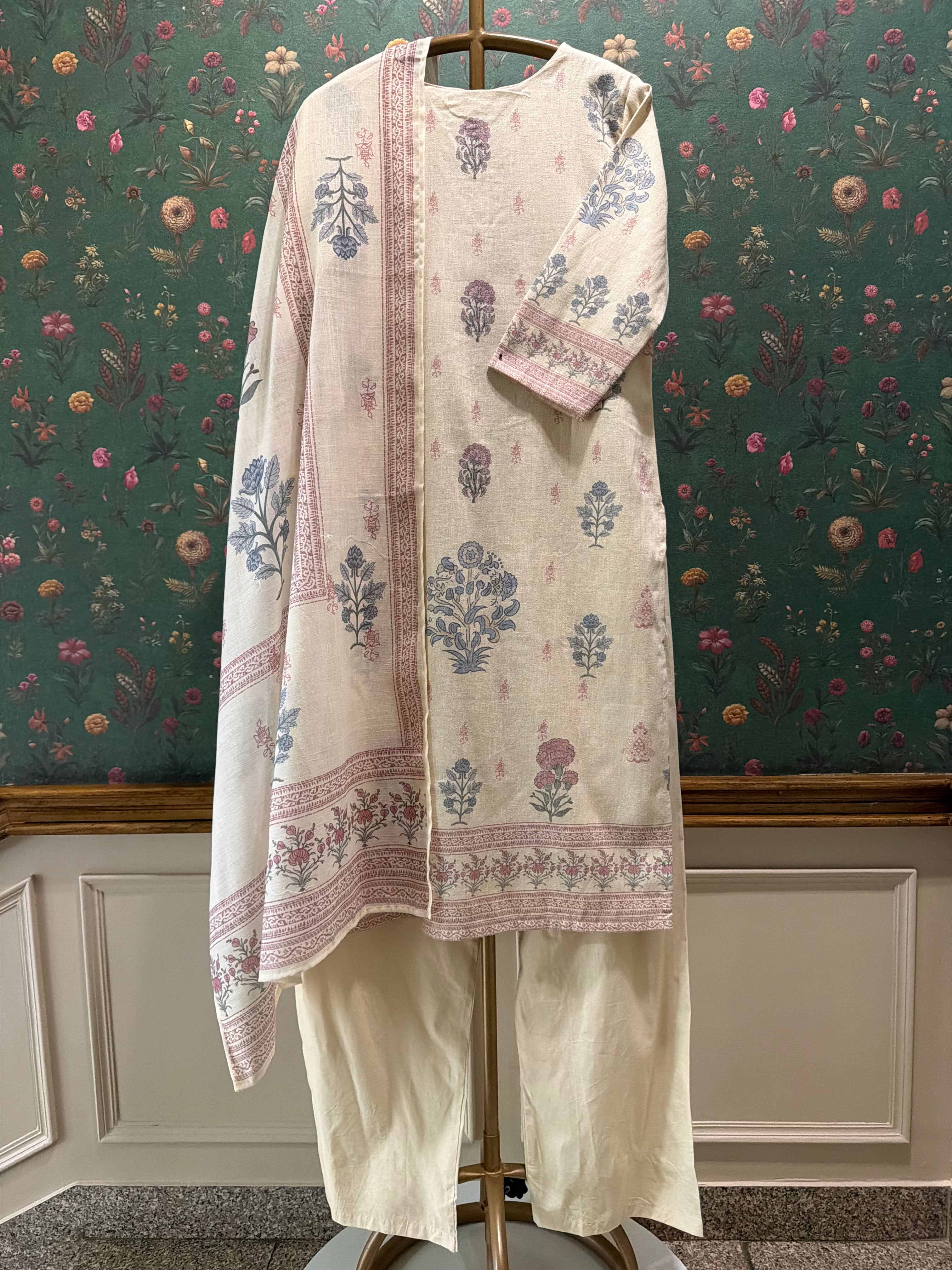 Ivory Vintage Floral Cotton Suit Set | HER-669