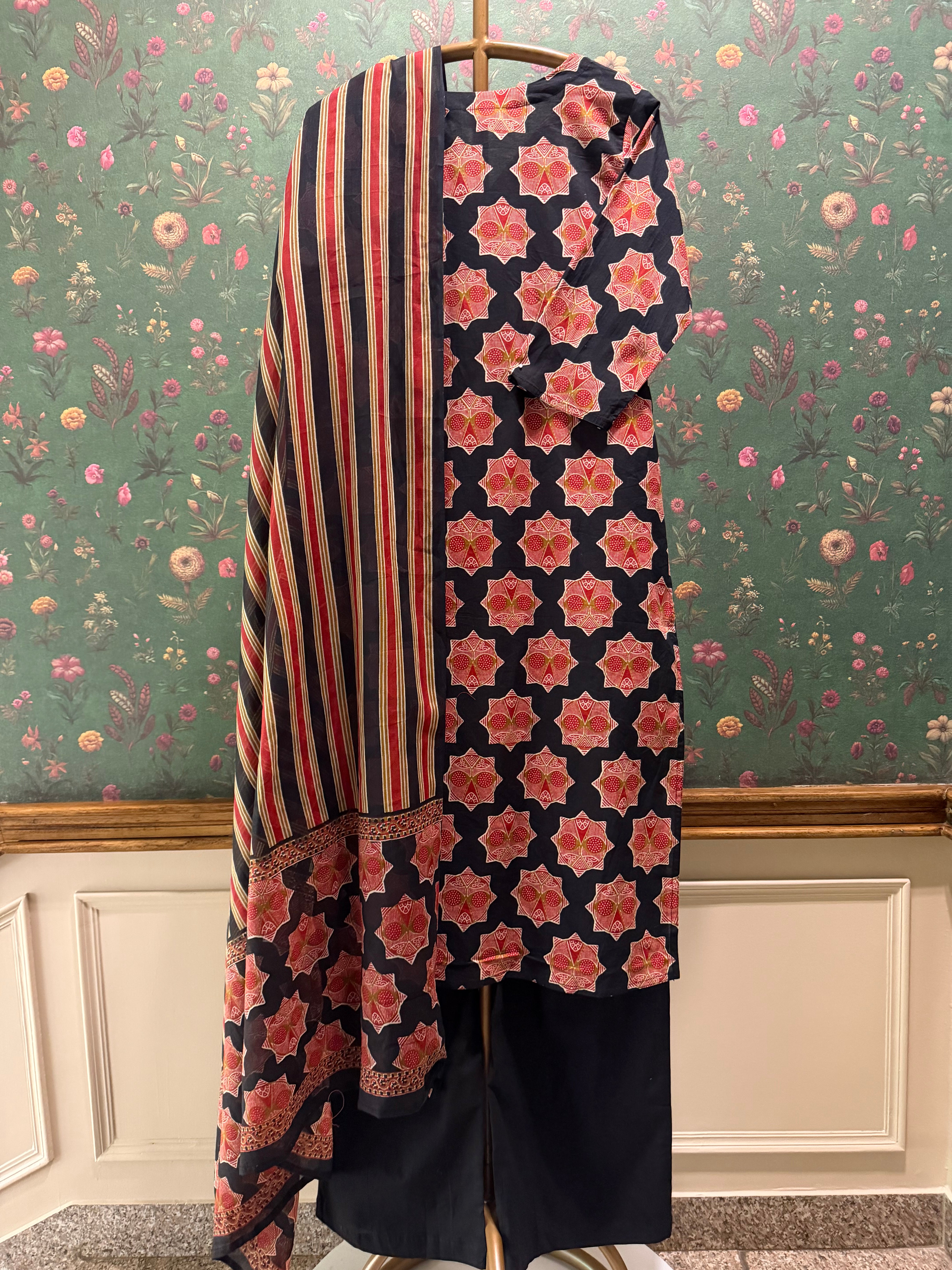 Floral Black Printed Cotton Suit Set | HER-724