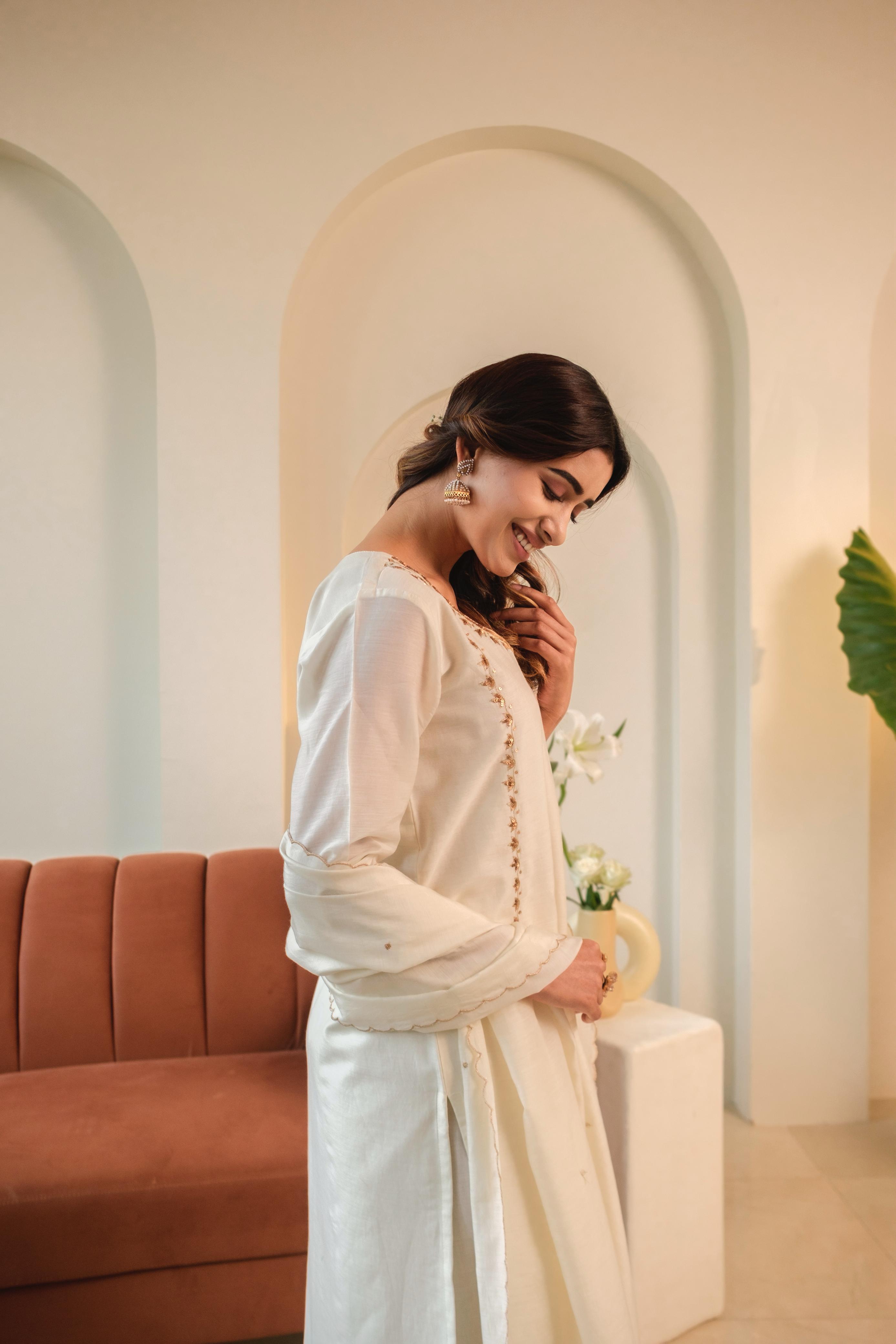 Khwabida Ivory Mul Chanderi Suit Set | HER-542