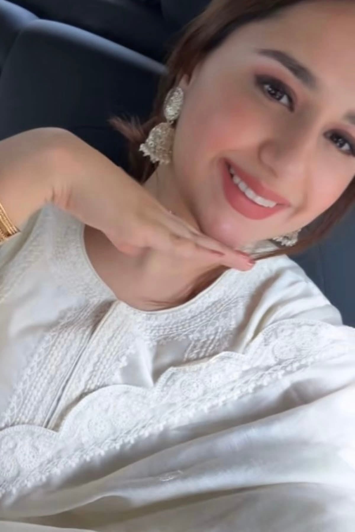 Zariya Off-White Chanderi Embroidered Suit Set | HER-388