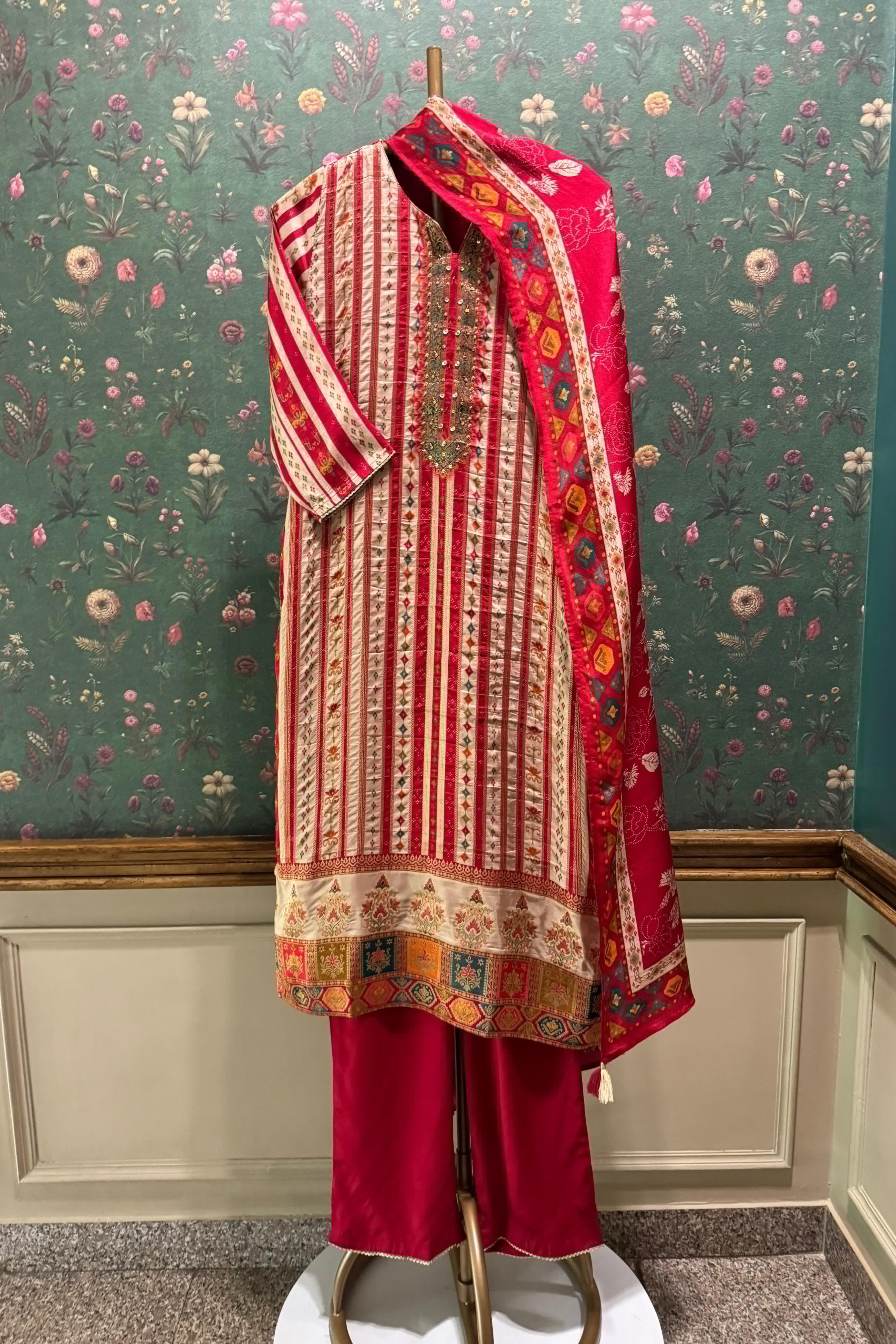 Rangriti Red Dola Jacquard Suit Set | HER-549