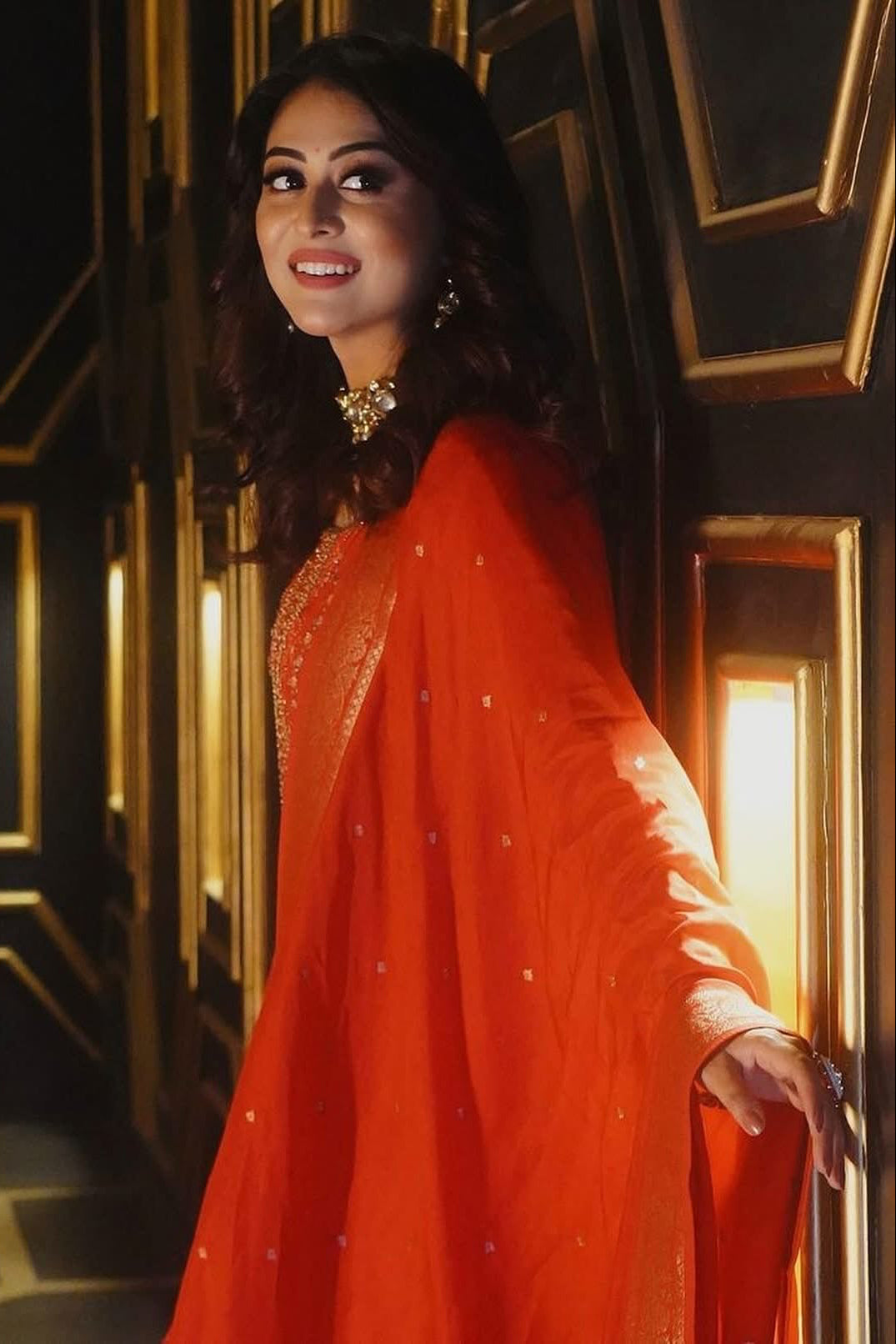 Red Dola Jacquard Straight Fit Suit Set | HER-336