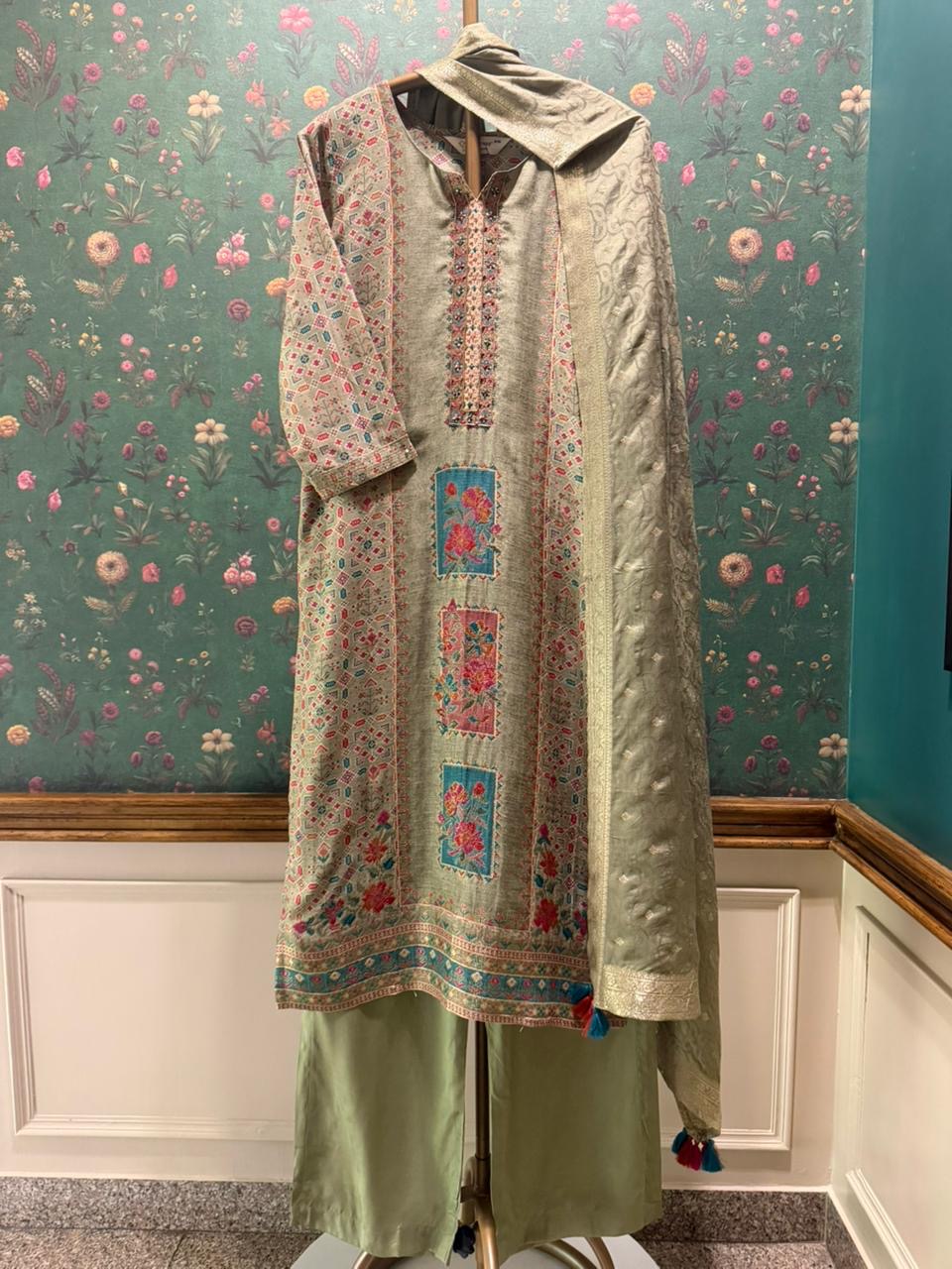 Veda Pista Green Weaved Suit Set | HER-648