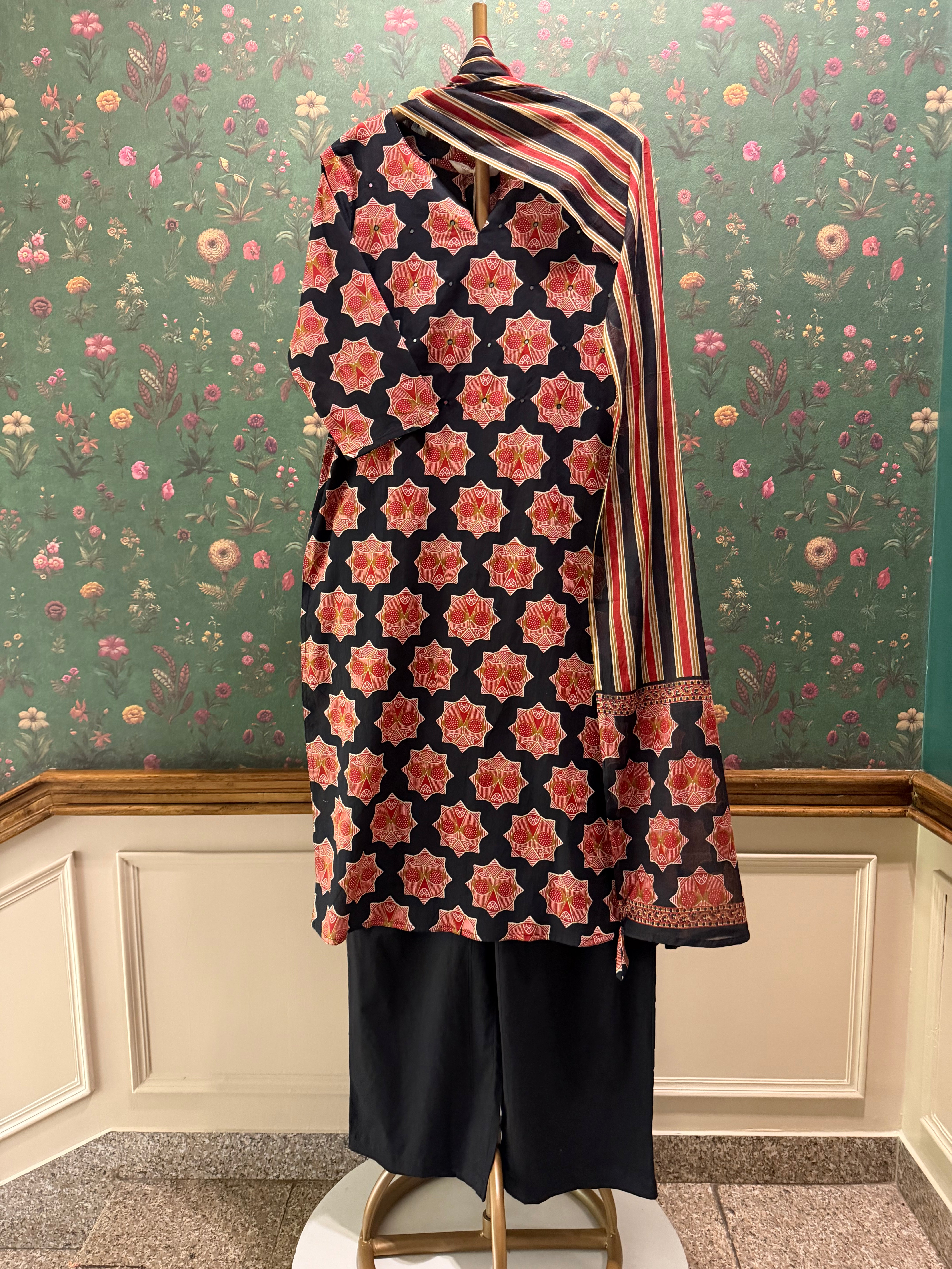 Floral Black Printed Cotton Suit Set | HER-724