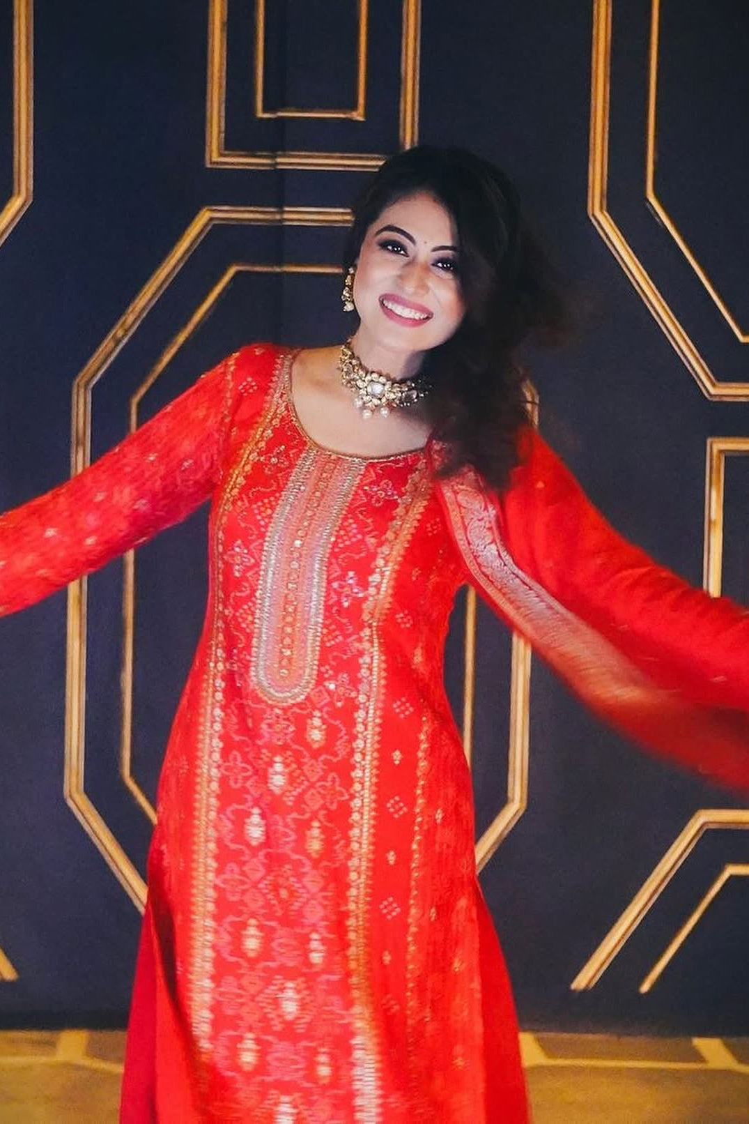 Red Dola Jacquard Straight Fit Suit Set | HER-336