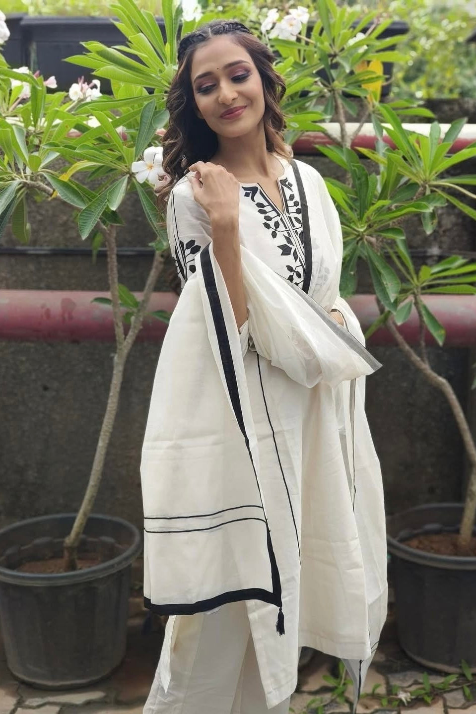 Monochrome Chanderi Appliqué Suit Set