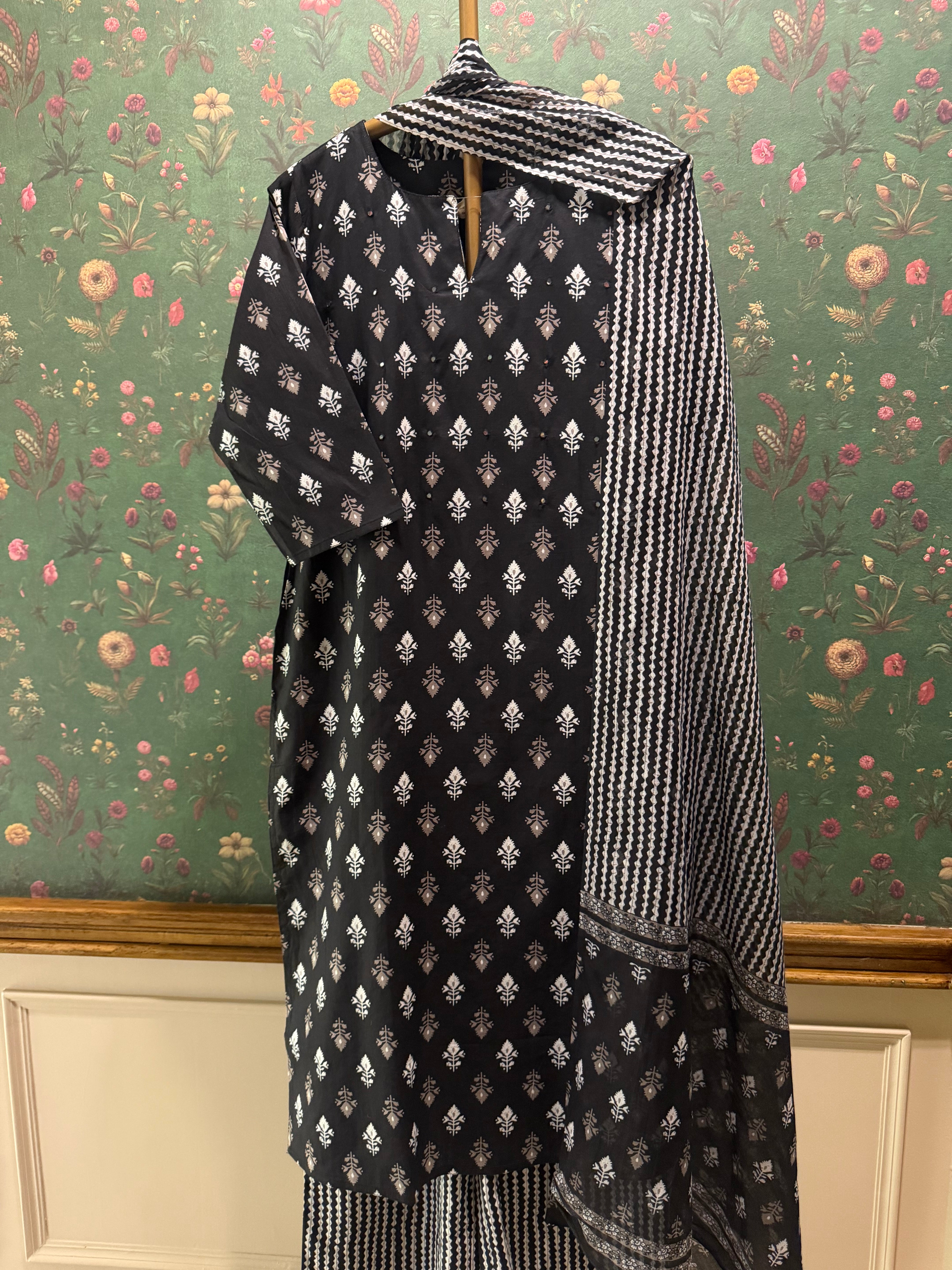 Black Buti Printed Cotton Suit Set | HER-726