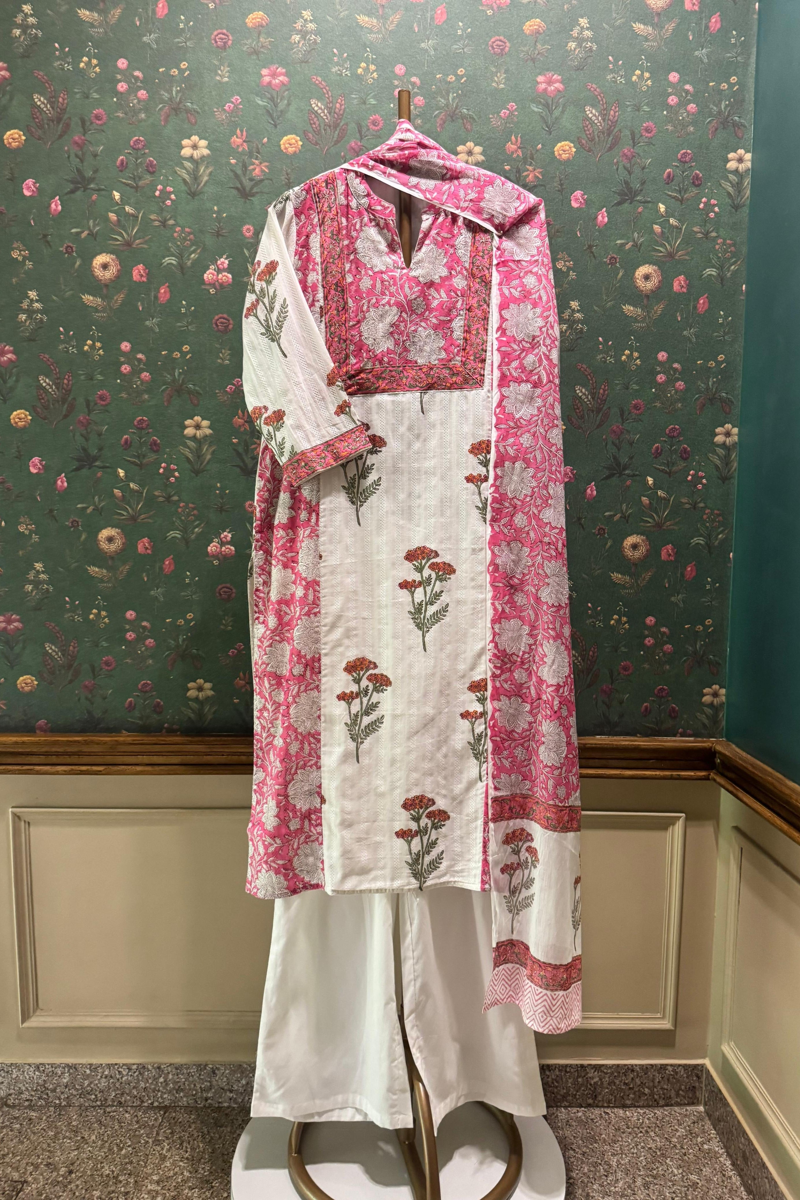 Gulmohar Bloom Cotton Suit Set | HER-568