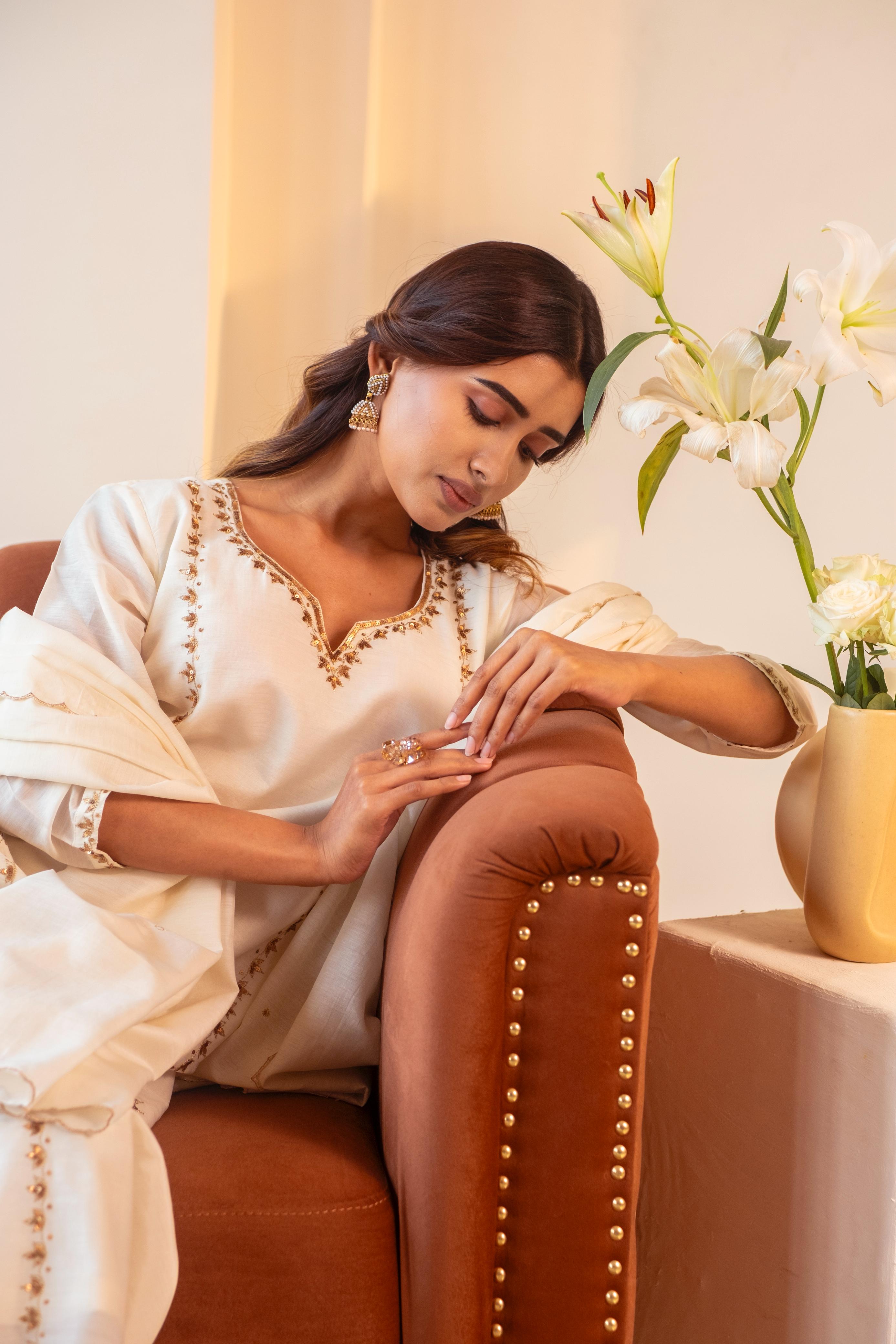 Khwabida Ivory Mul Chanderi Suit Set | HER-542