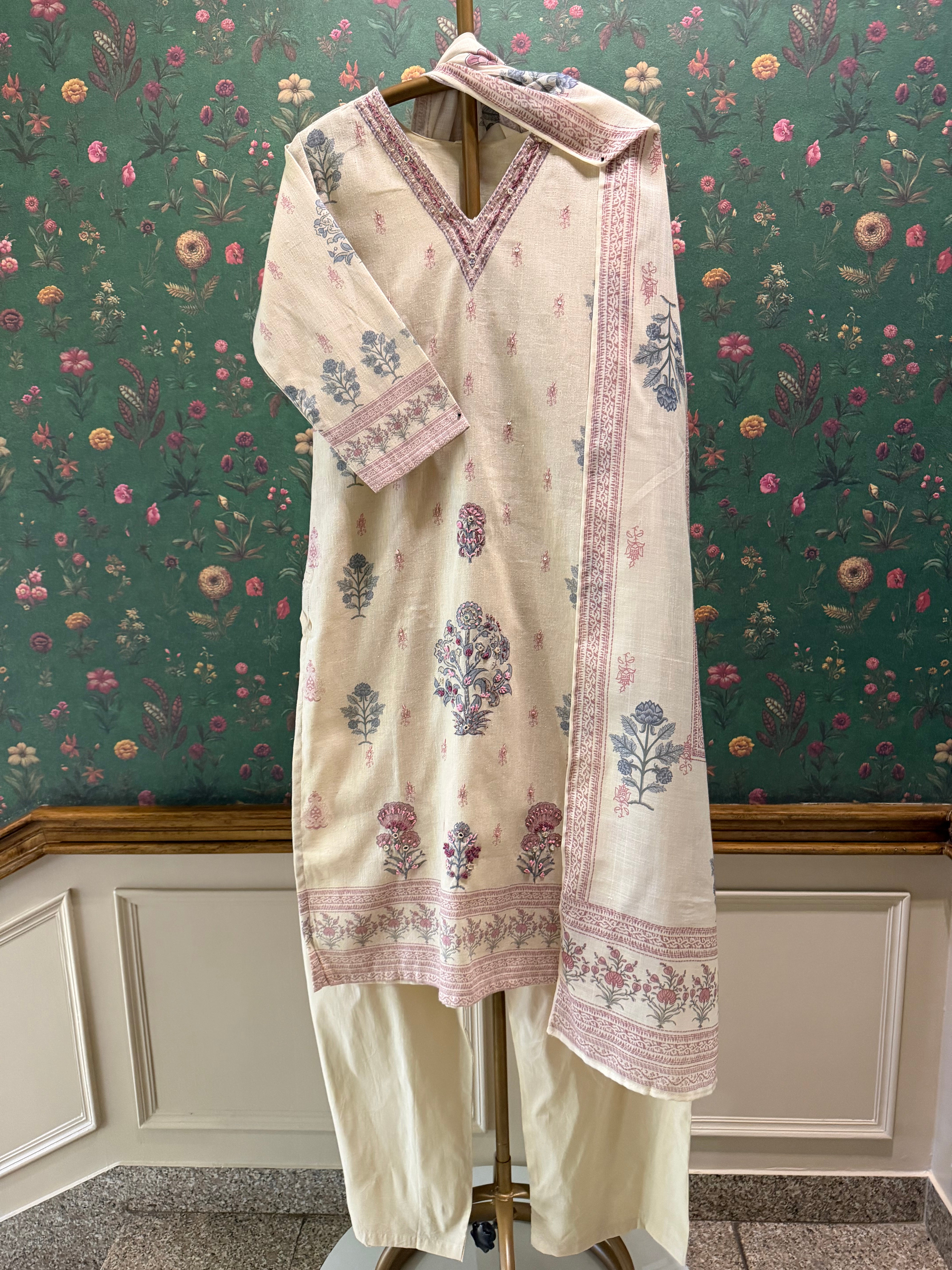 Ivory Vintage Floral Cotton Suit Set | HER-669