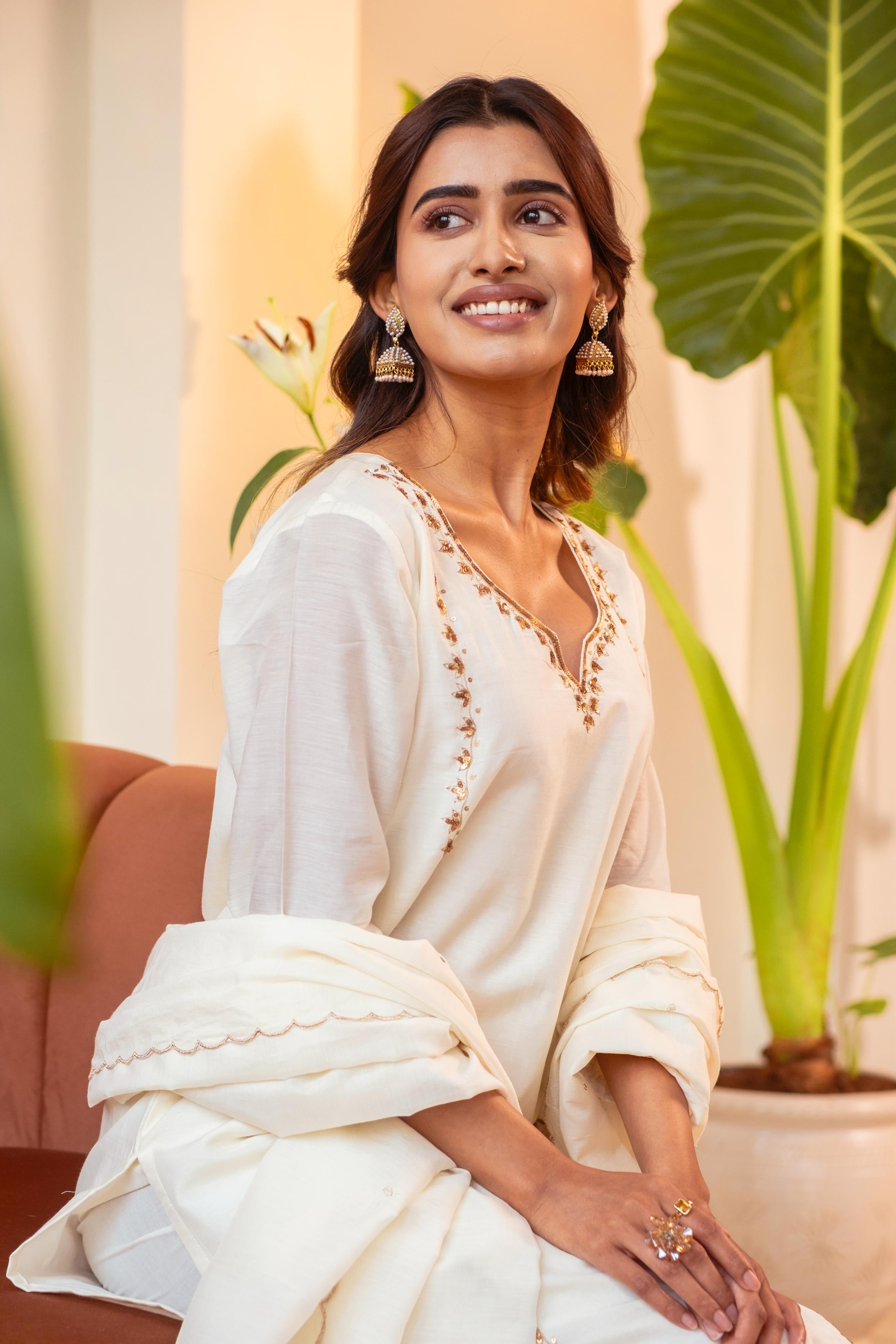 Khwabida Ivory Mul Chanderi Suit Set | HER-542