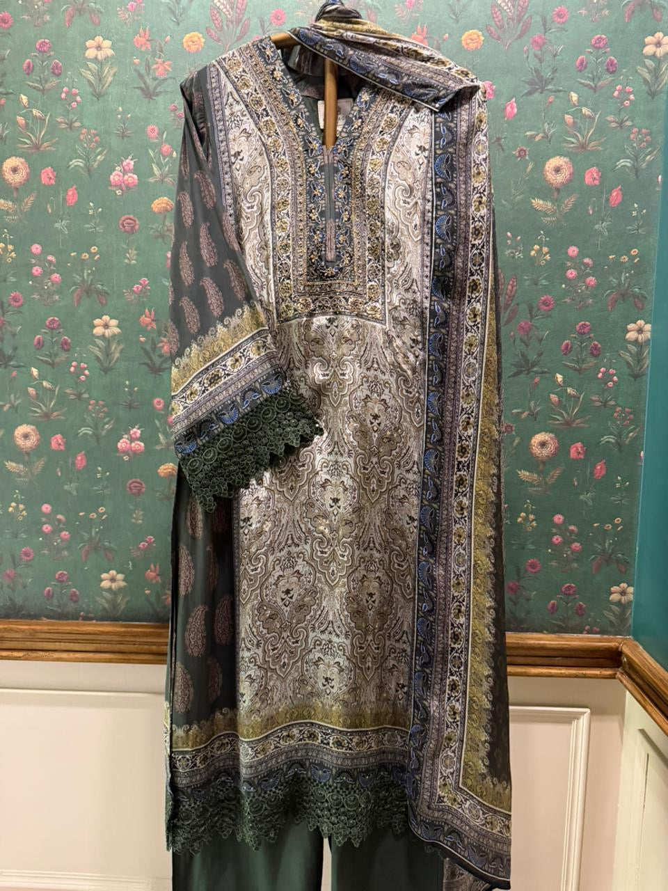 Moss Green Pure Crepe Suit Set | HER-633