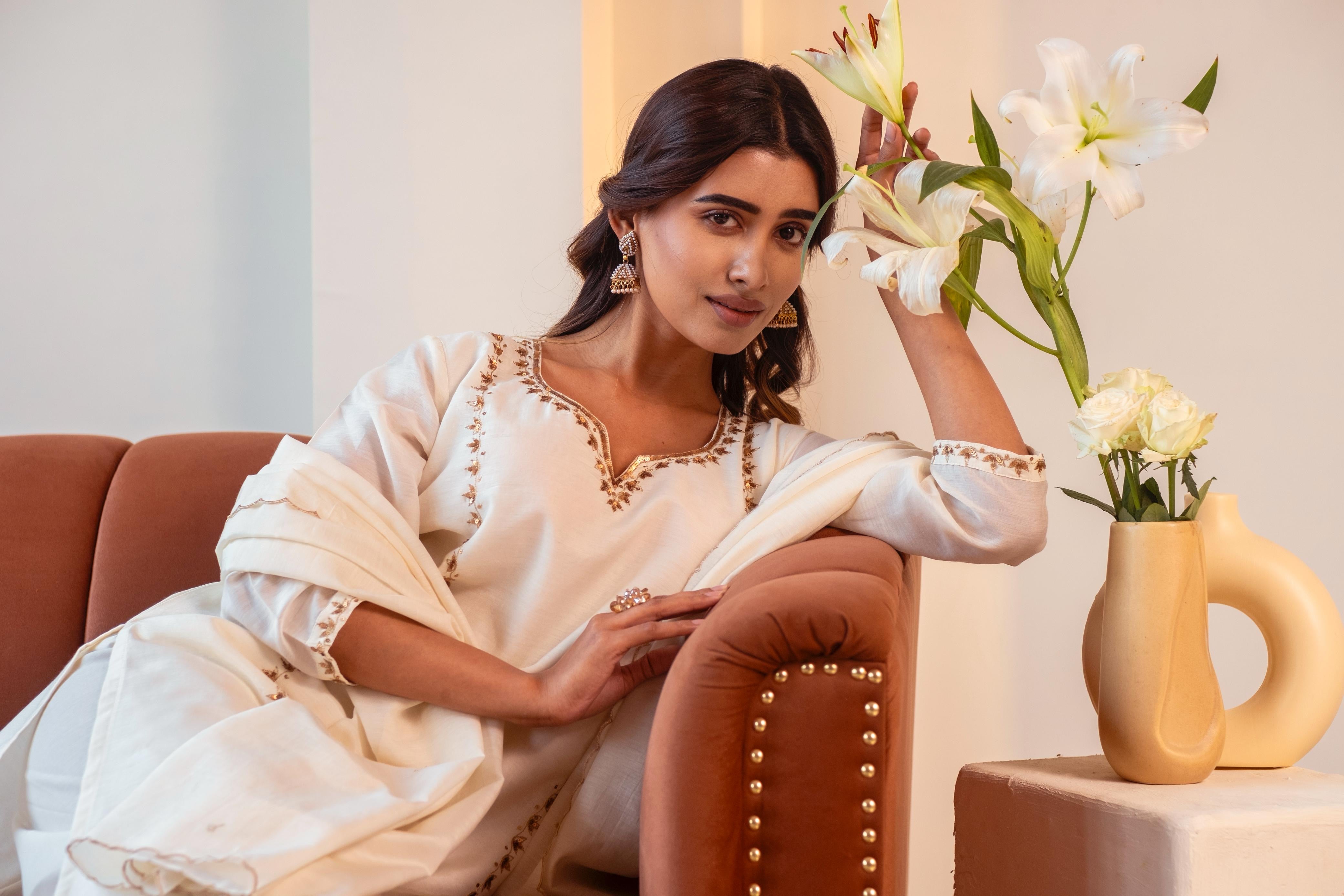 Khwabida Ivory Mul Chanderi Suit Set | HER-542