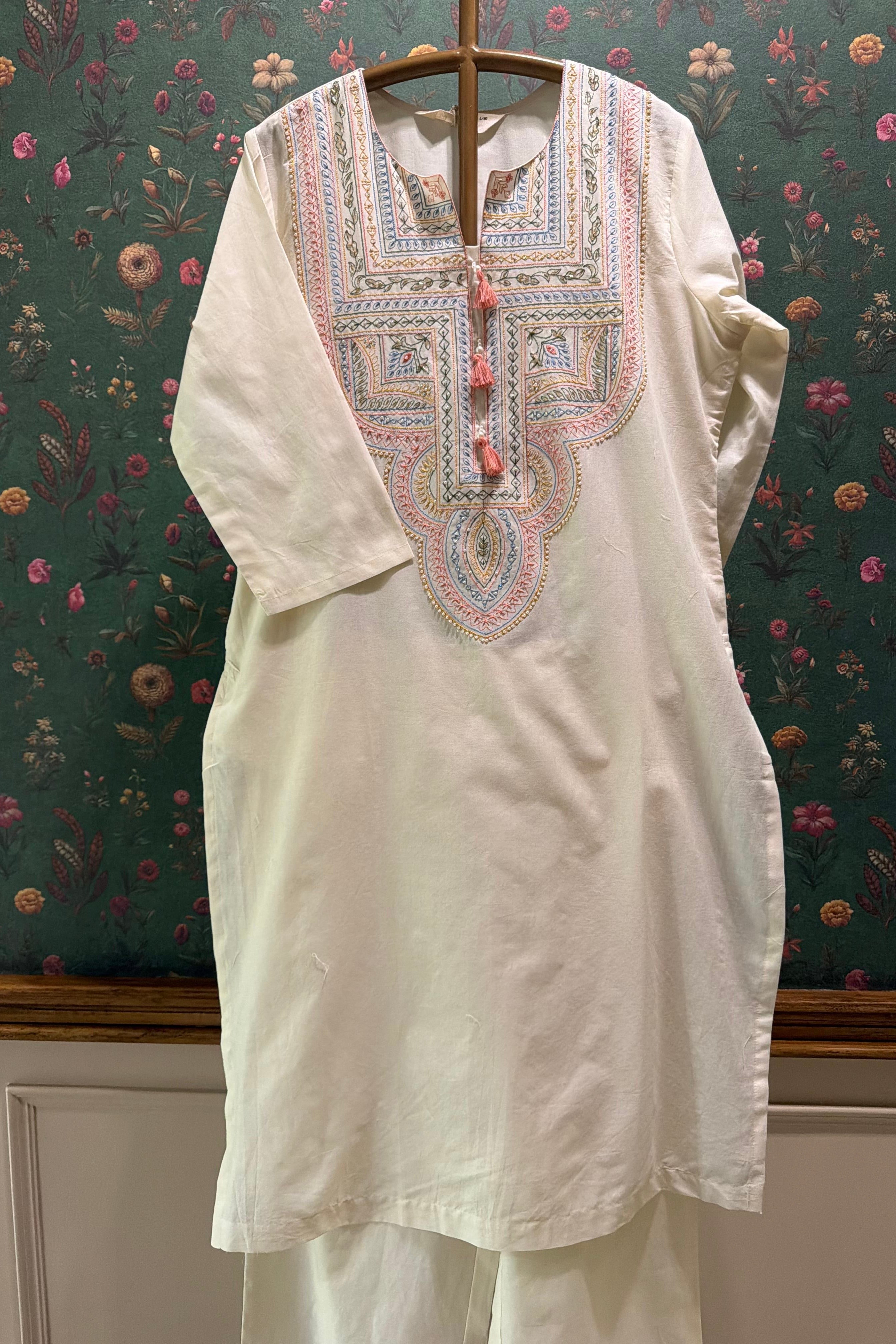 Ivory Noor Hand-Embroidered Kurta Set | HER-622