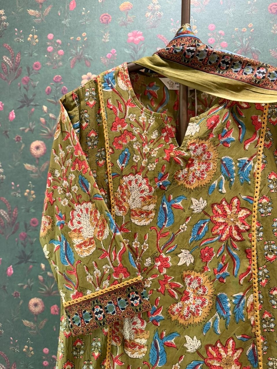Olive Garden Floral Printed A-Line Suit Set | HER-713