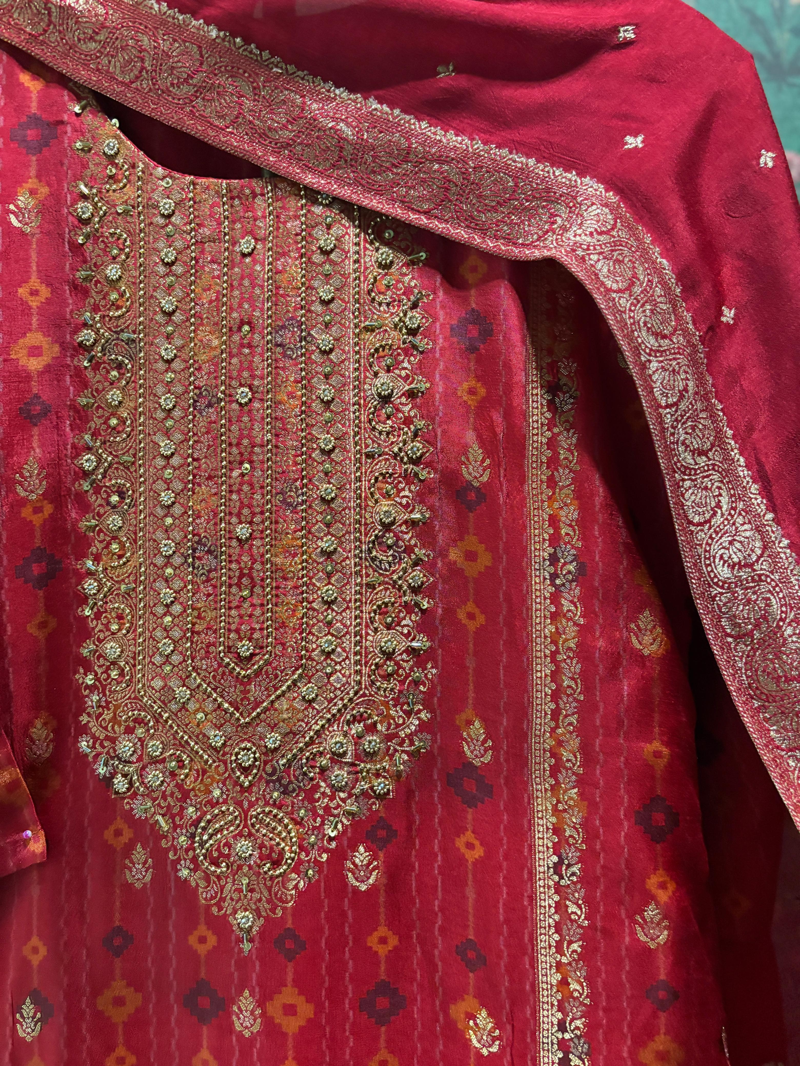 Red Dola Jacquard Straight Fit Suit Set | HER-484