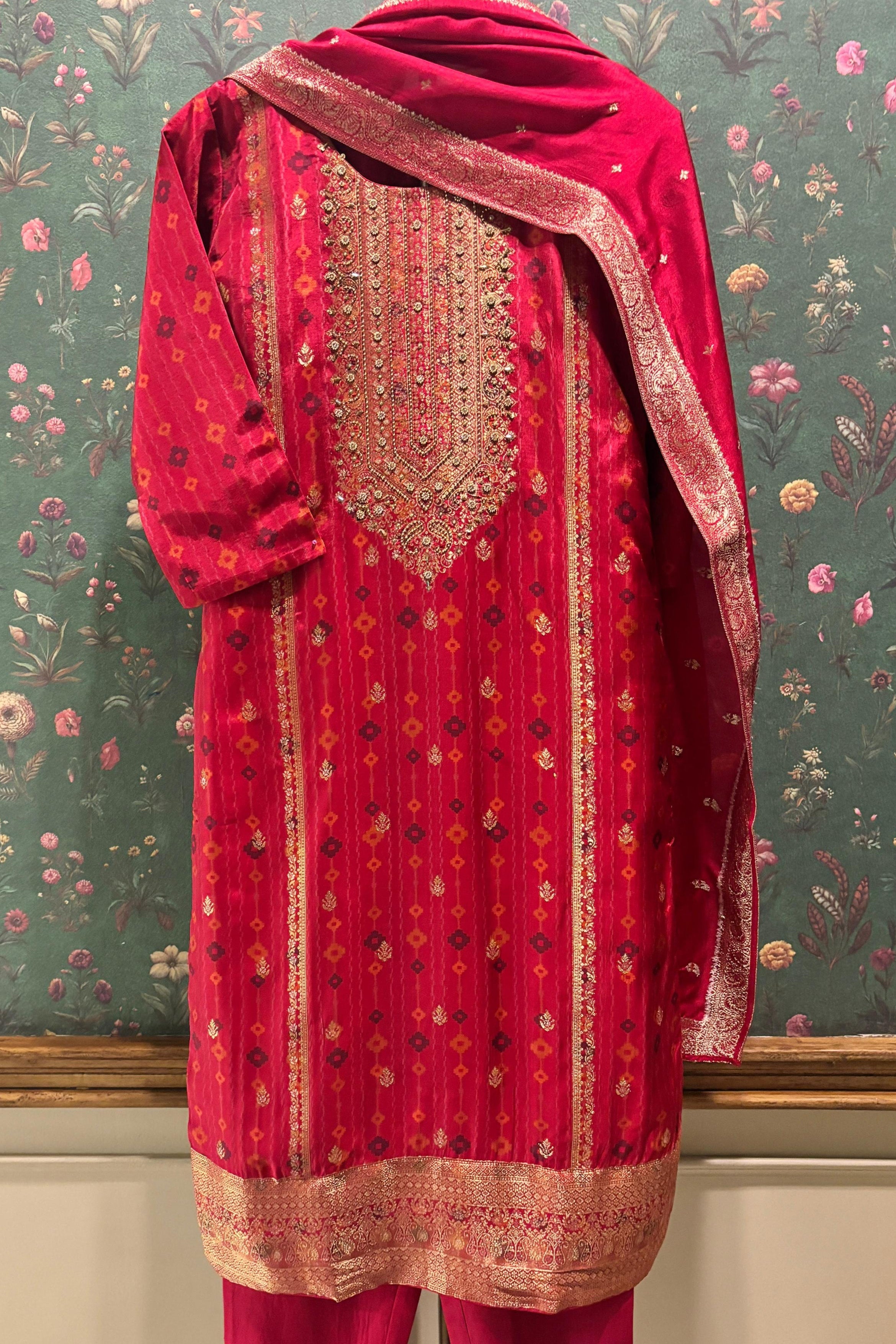 Red Dola Jacquard Straight Fit Suit Set | HER-484