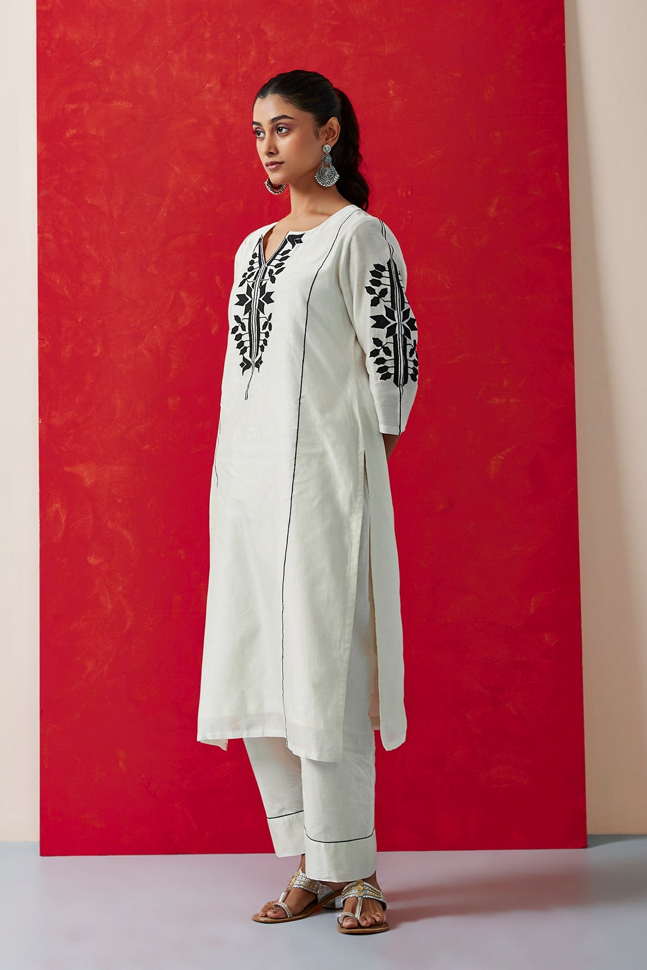 Monochrome Chanderi Appliqué Suit Set