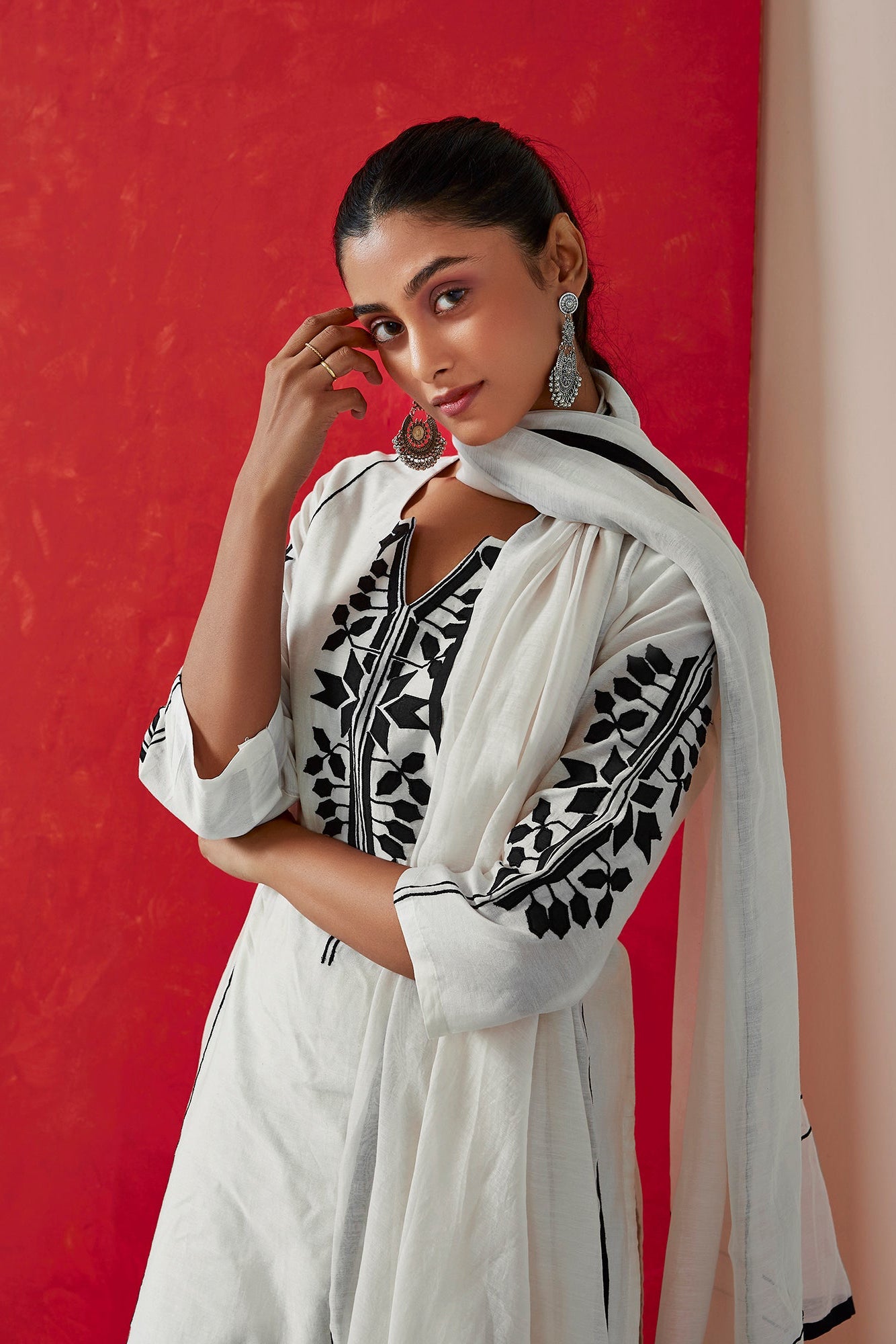 Monochrome Chanderi Appliqué Suit Set