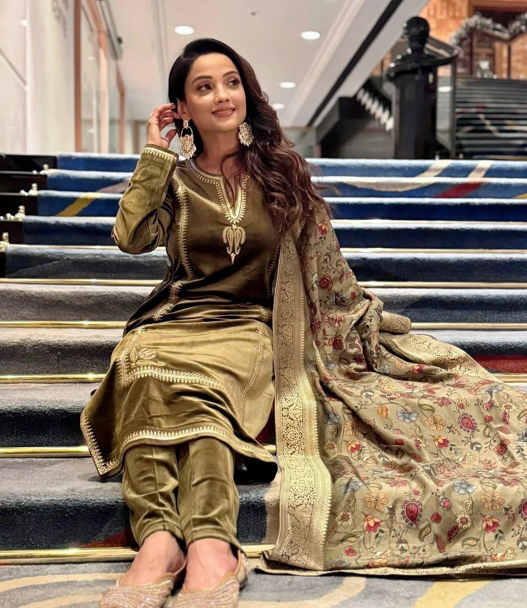 Olive Velvet Suit Set | HER-441