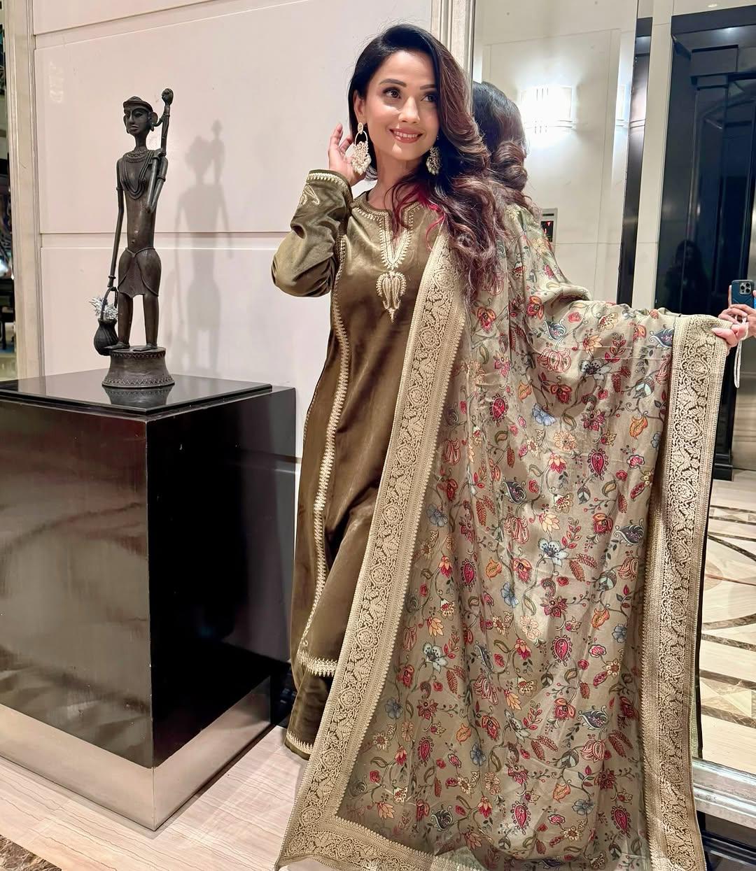 Olive Velvet Suit Set | HER-441