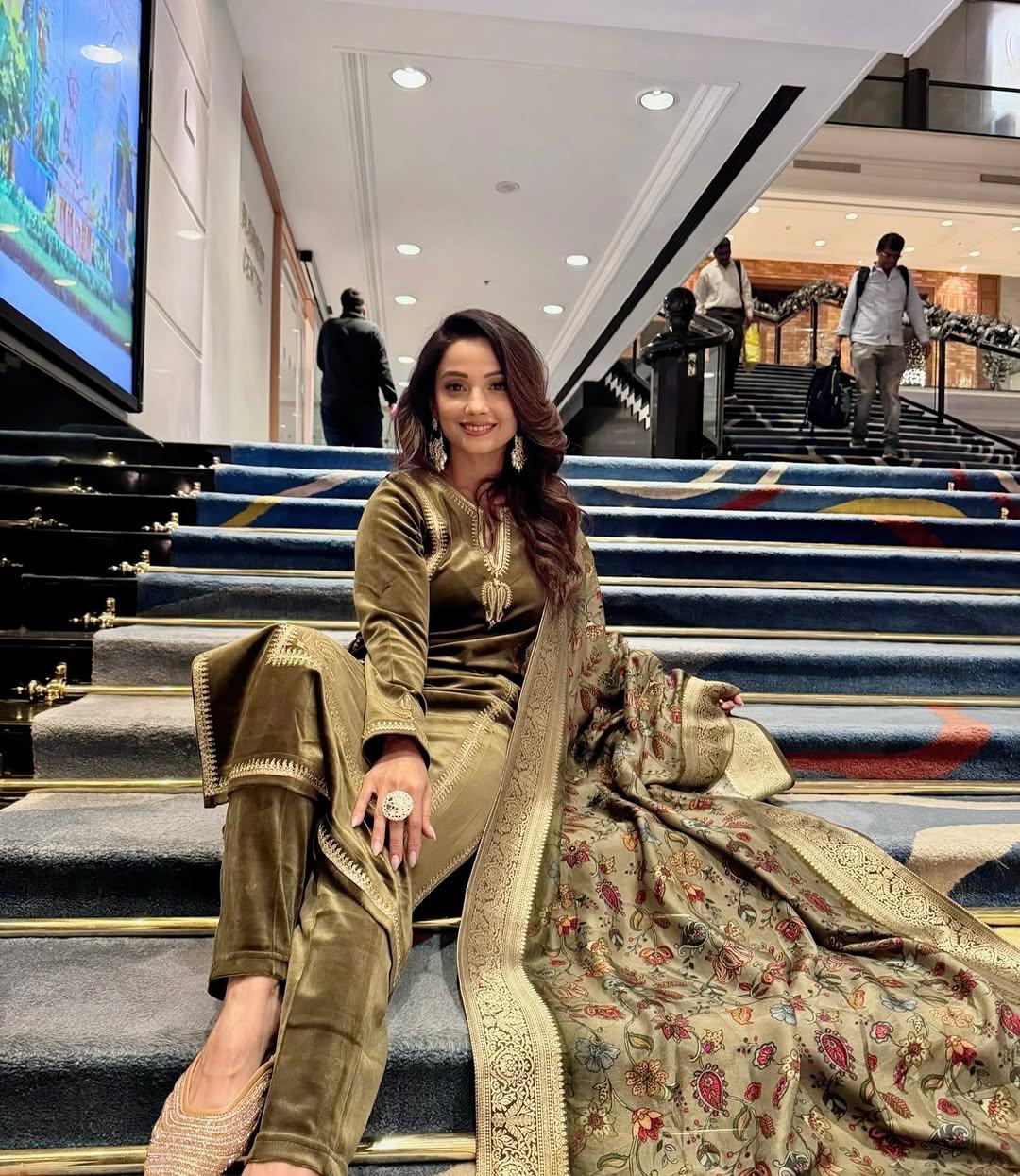 Olive Velvet Suit Set | HER-441