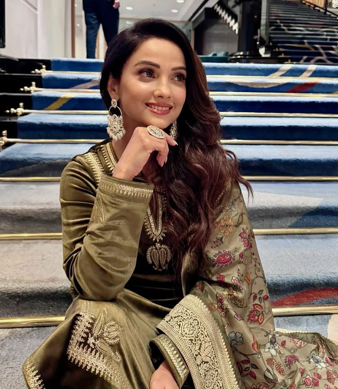 Olive Velvet Suit Set | HER-441