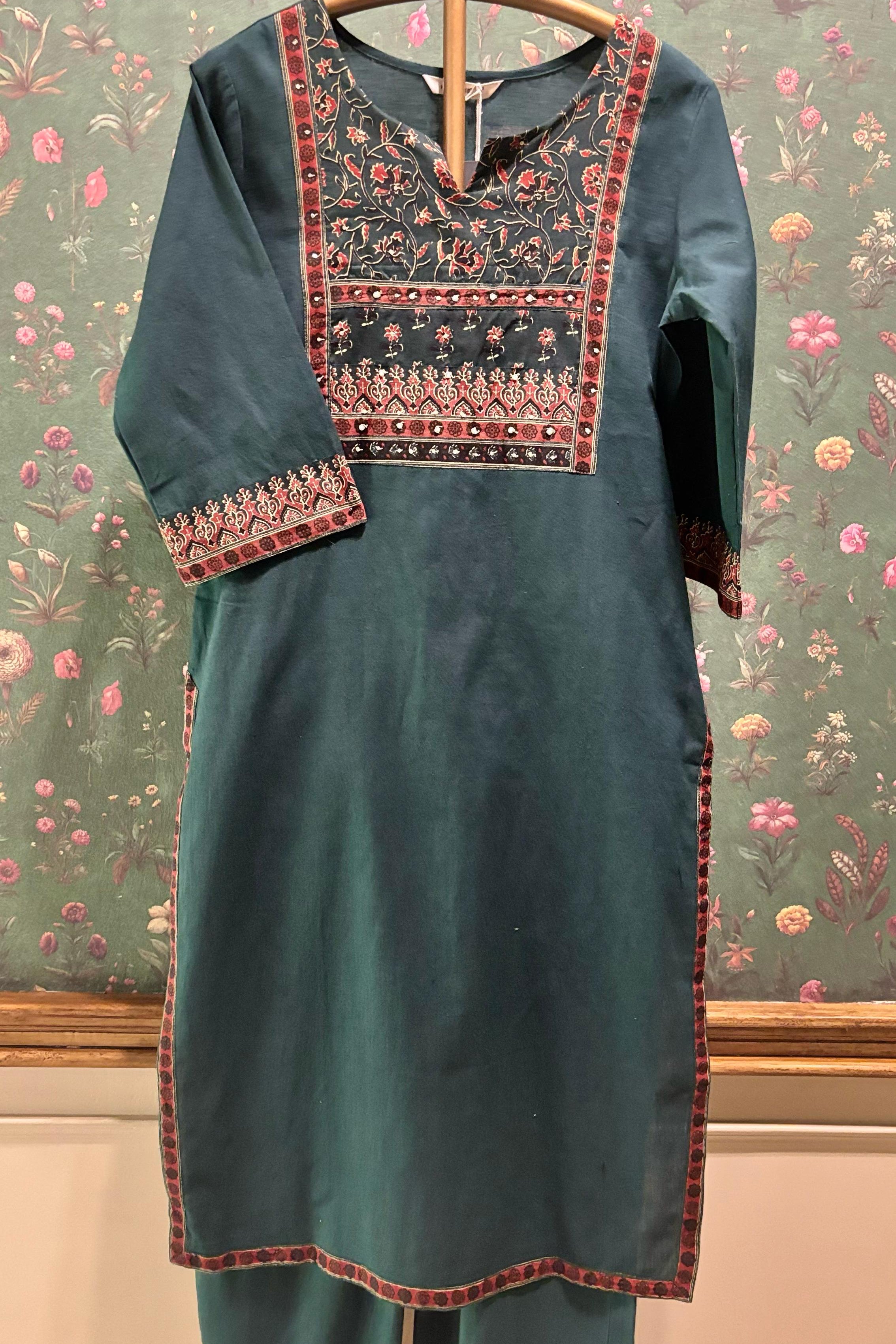 Green Straight Fit Cotton Kurta Set | HER-492