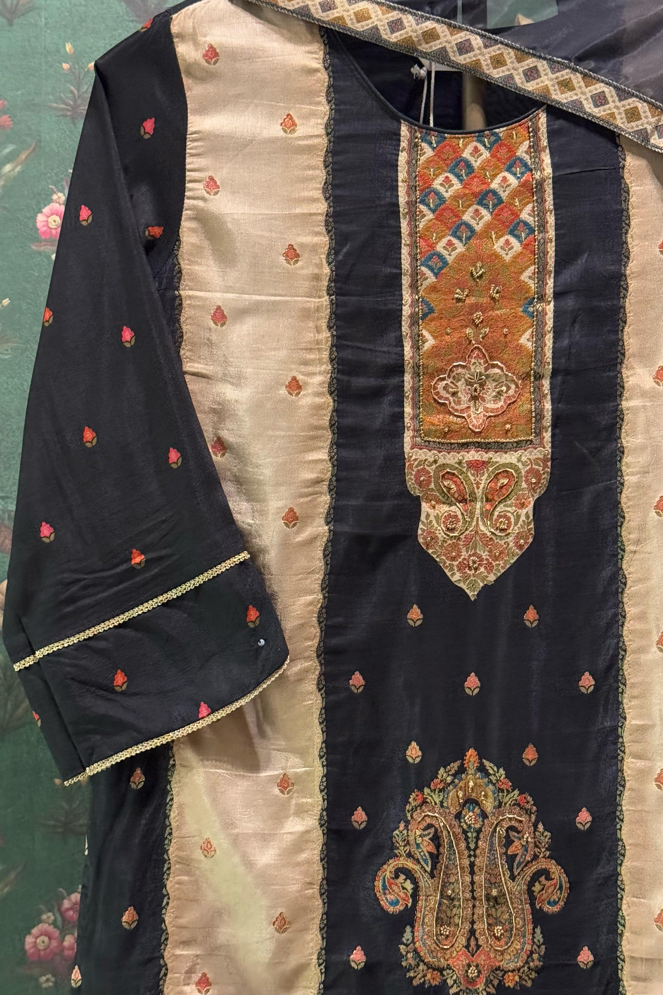 Jacquard Embroidered Suit Set - Black | HER-466